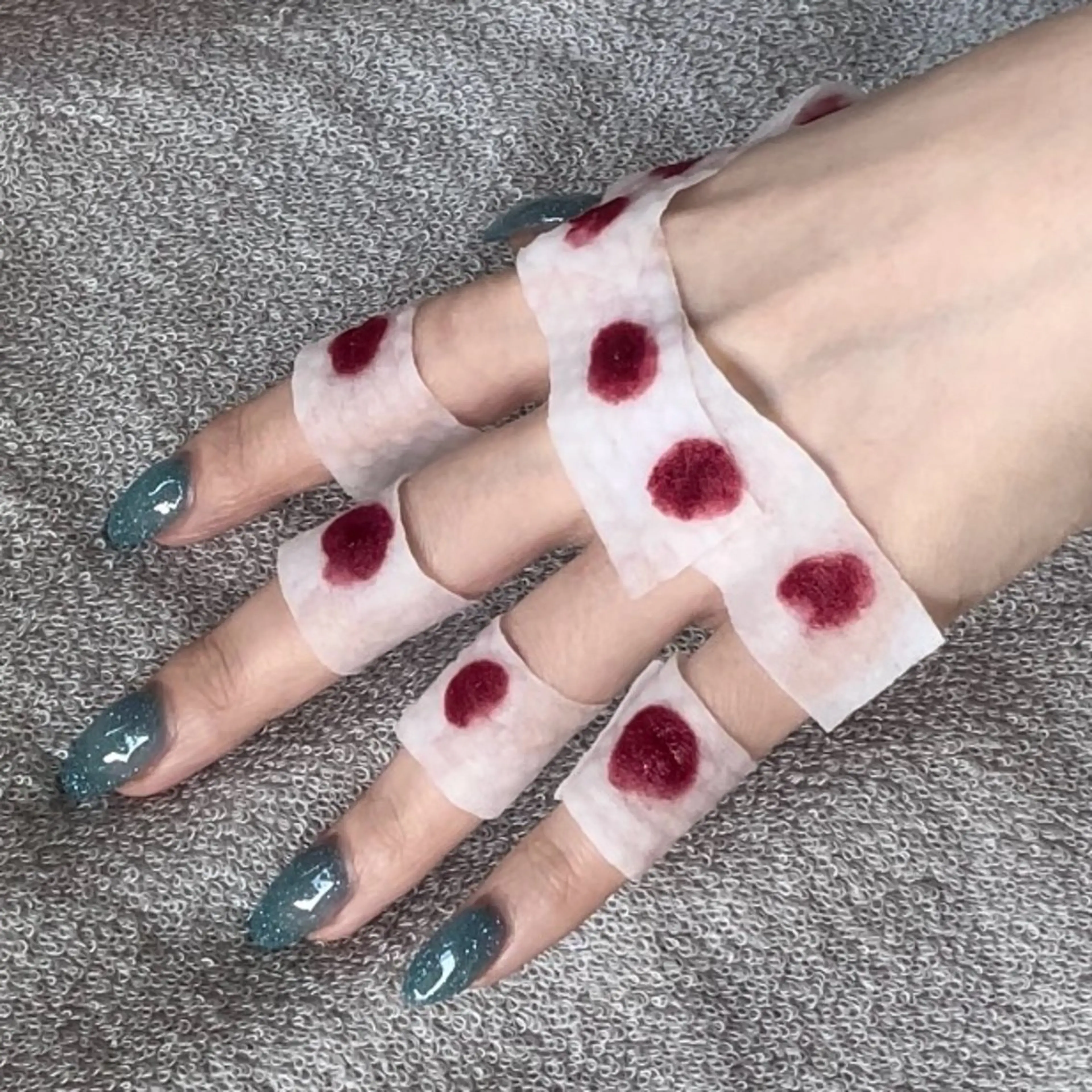 ［限定価格］赤いピーリングの美白&保湿ハンドケアの写真