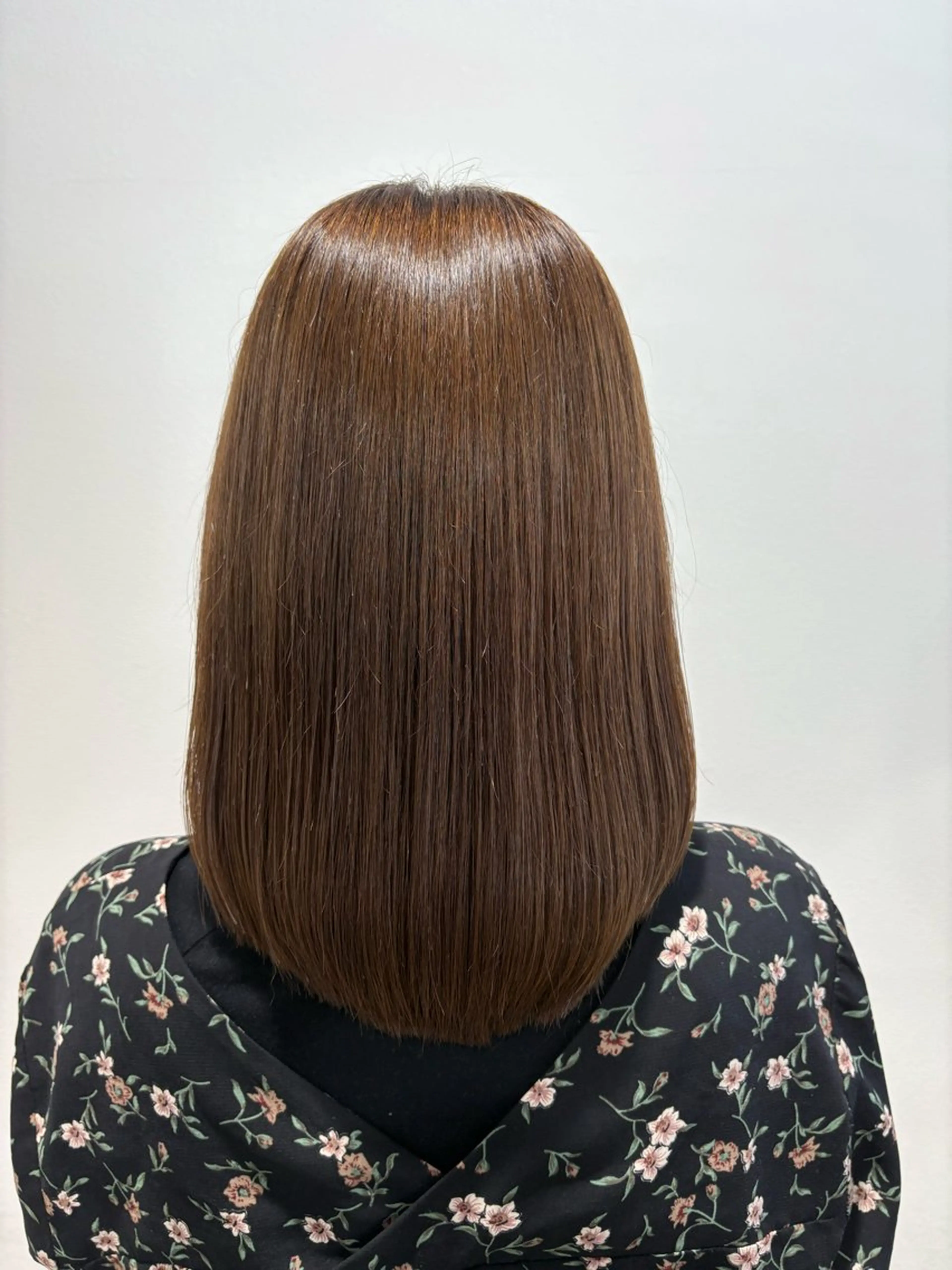 ミディアム カラー ヘアカラー 艶カラー透明感カラー 暖色カラー佐藤舞花のヘアスタイル
