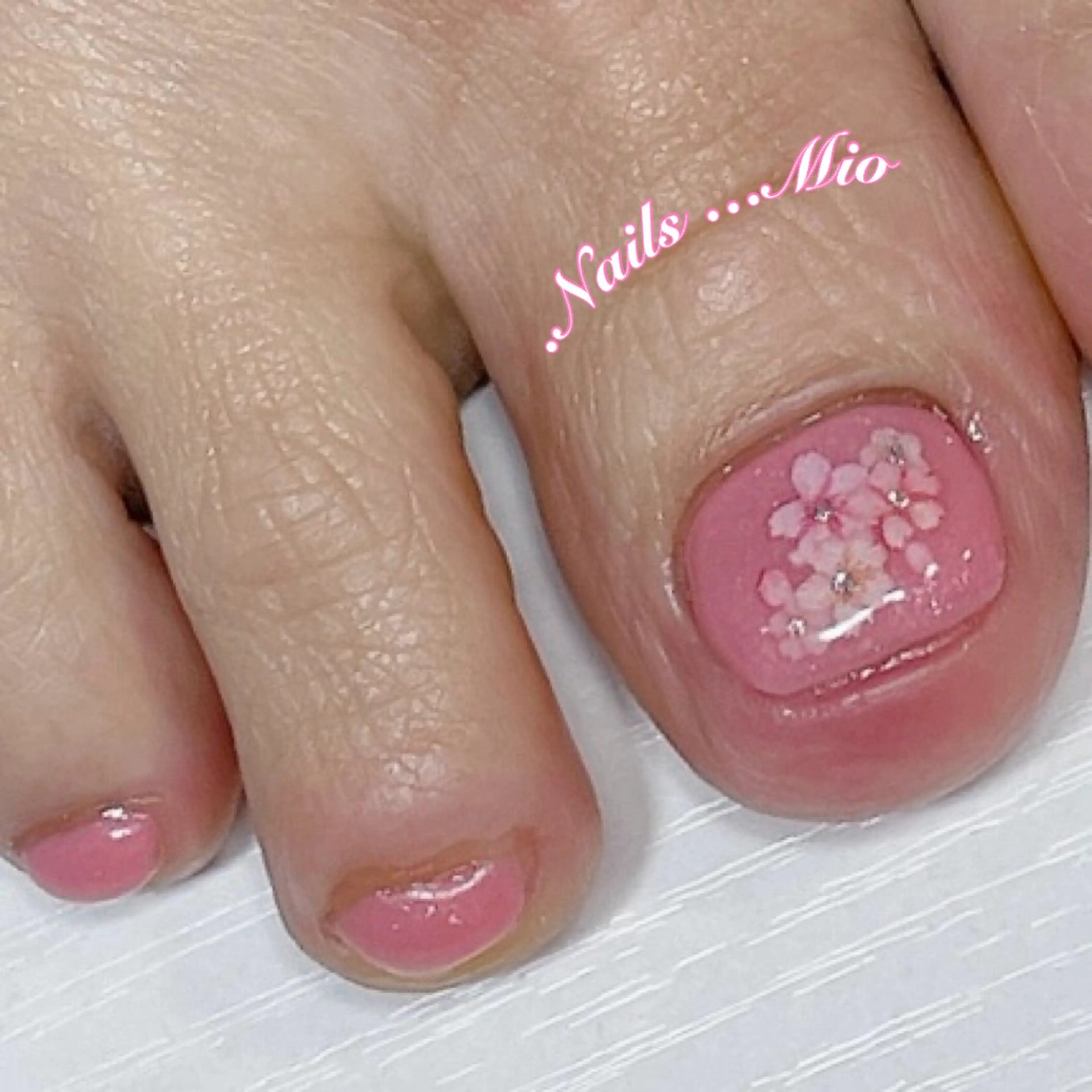 ネイル フットネイル ジェルネイル ワンカラーネイル フットネイル .Nails Mio 赤羽西ネイルサロンのネイルデザイン