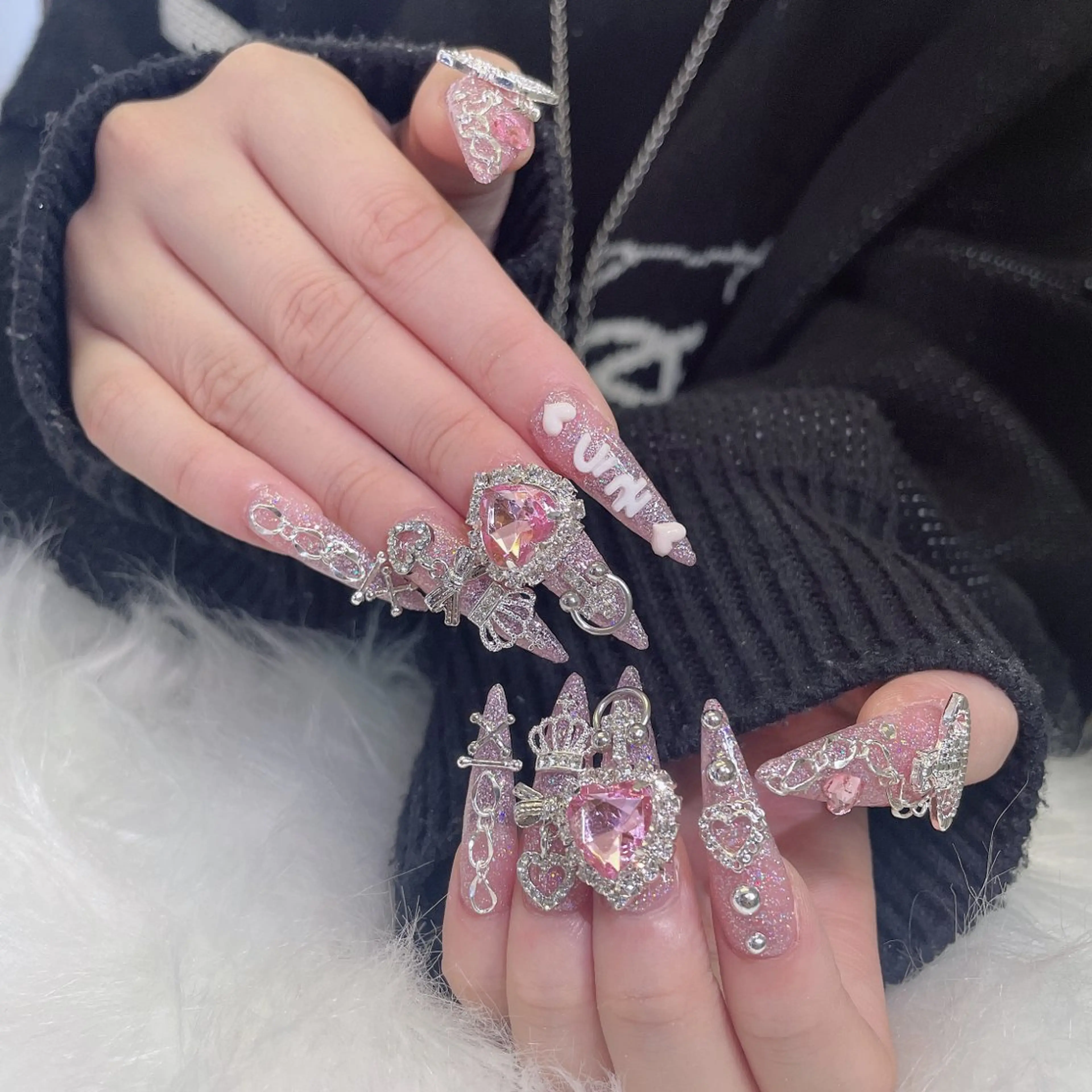 ネイル ハート キラキラネイル 韓国ネイル ロングネイル ホワイト ハンドネイル ネイルプリンセス所属・princess 木戸　唯のネイルデザイン