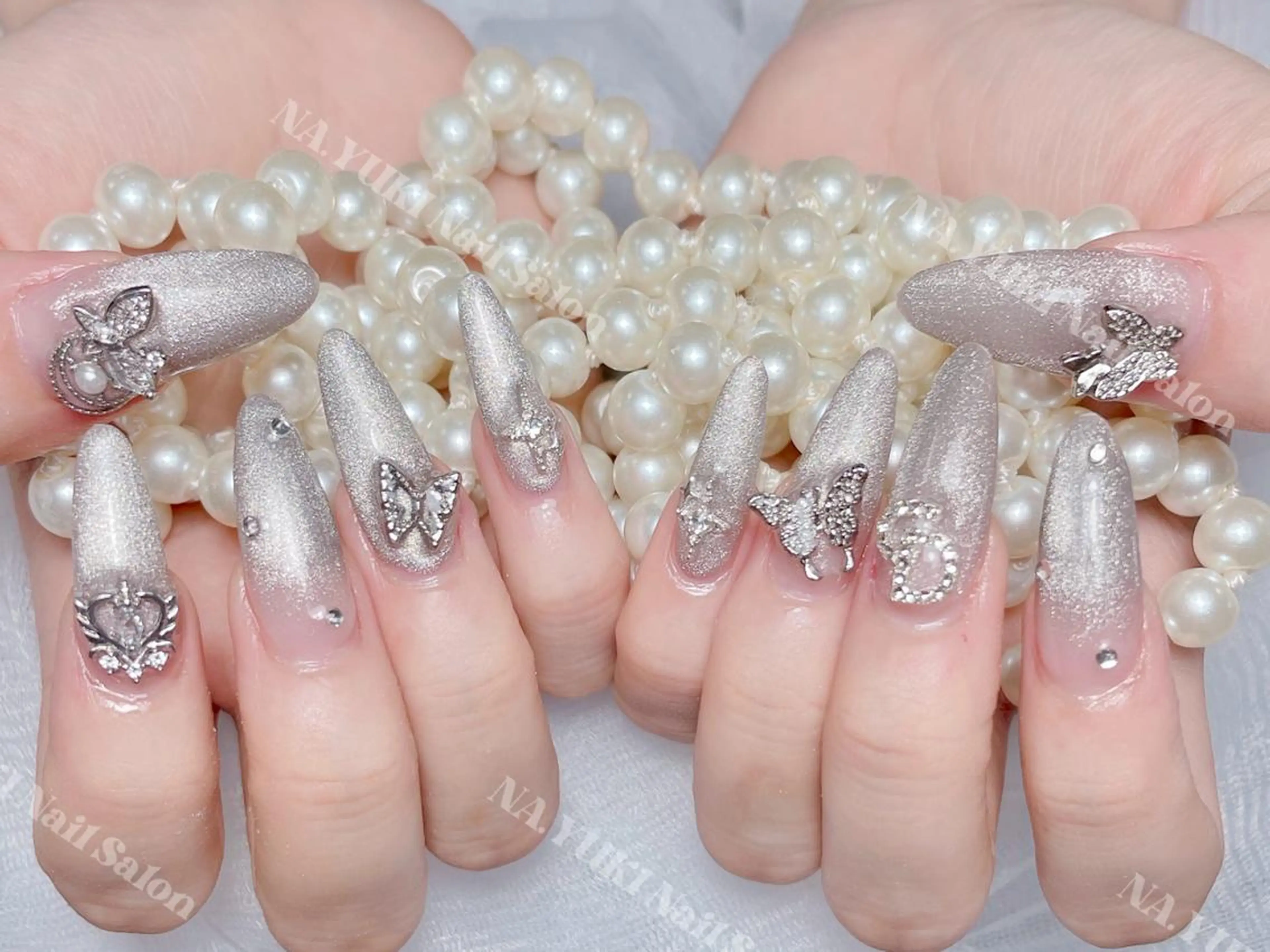 ネイル Queenie 🦋のネイルデザイン