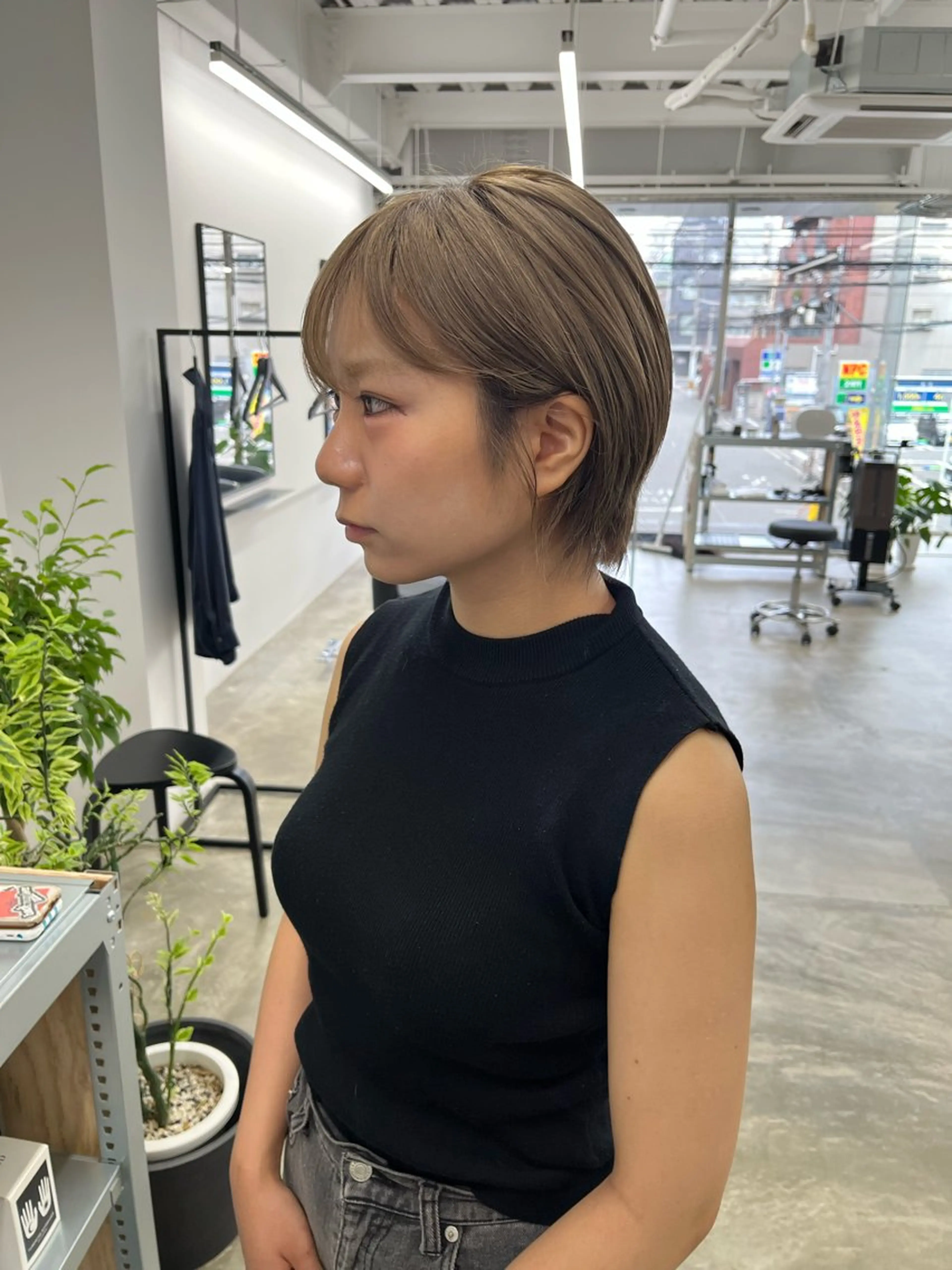 ショート ヘアカラー 酒井 美里のヘアスタイル