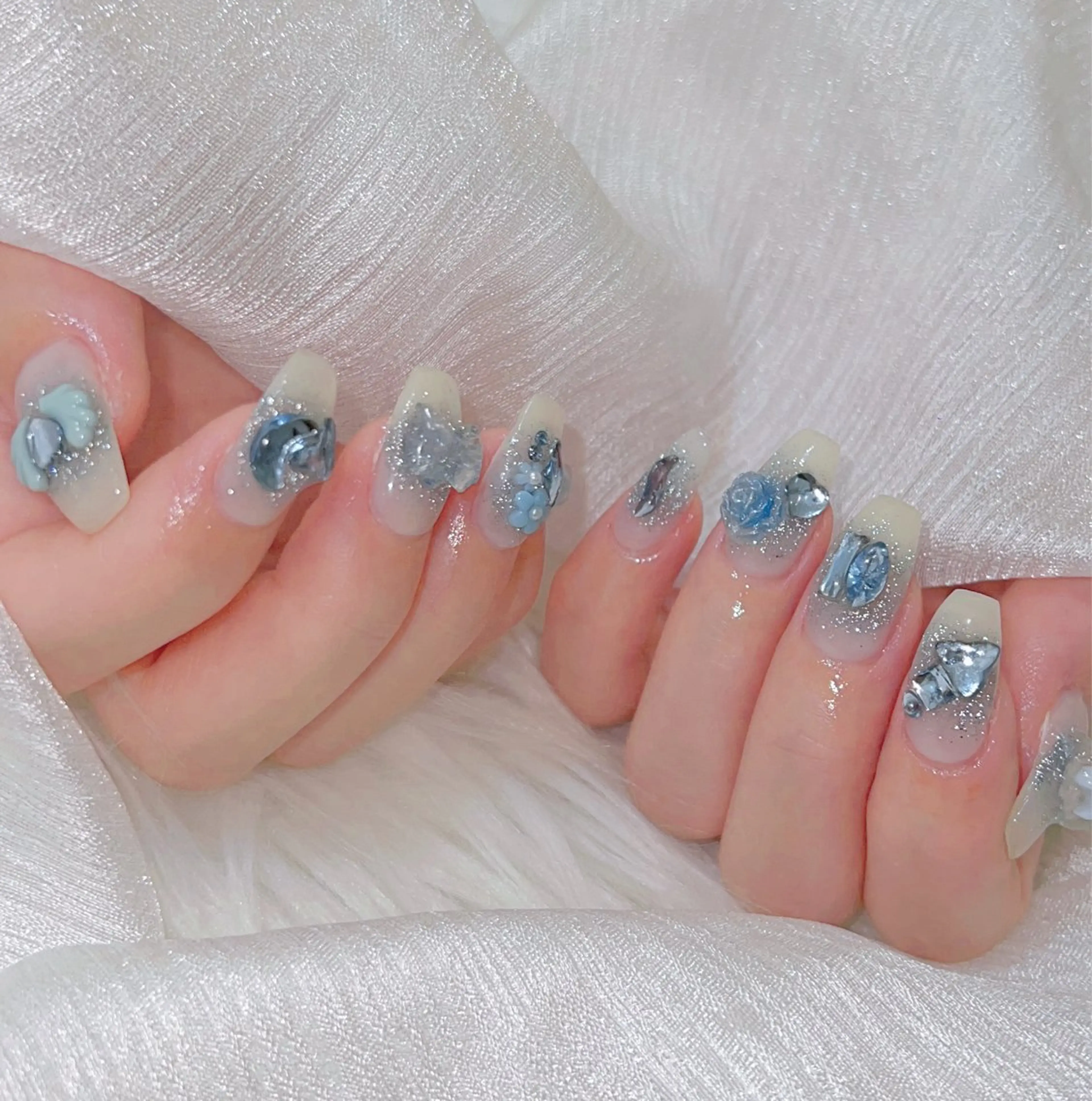 ネイル オーロラネイル クリアネイル フラッシュネイル ジェルネイル グラデーション ハンドネイル LilyLala Nail所属・LilyLala Nailsalonのネイルデザイン