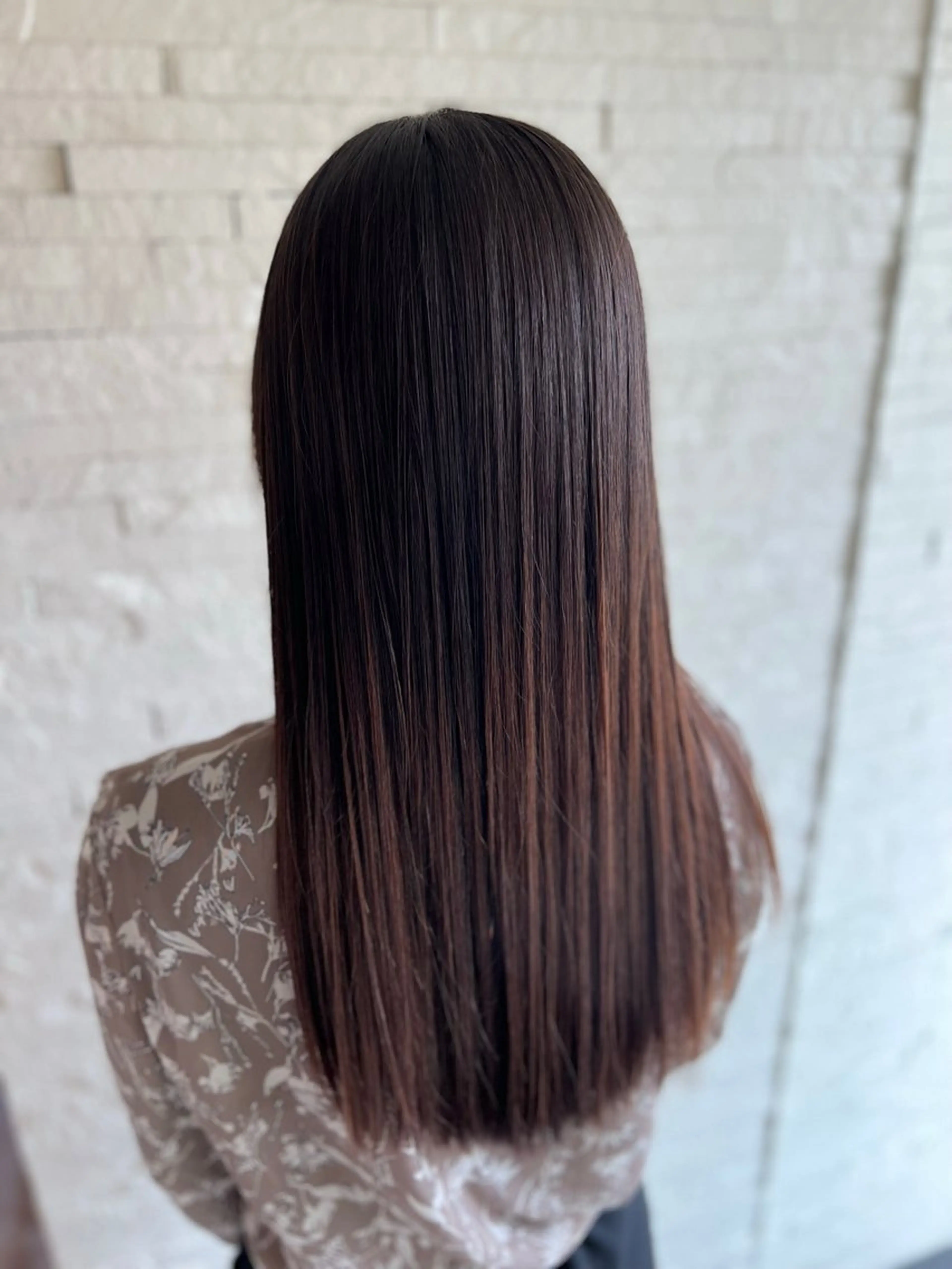 ロング Aile所属・酸性ストレート／カラ ー/山下高明のヘアスタイル