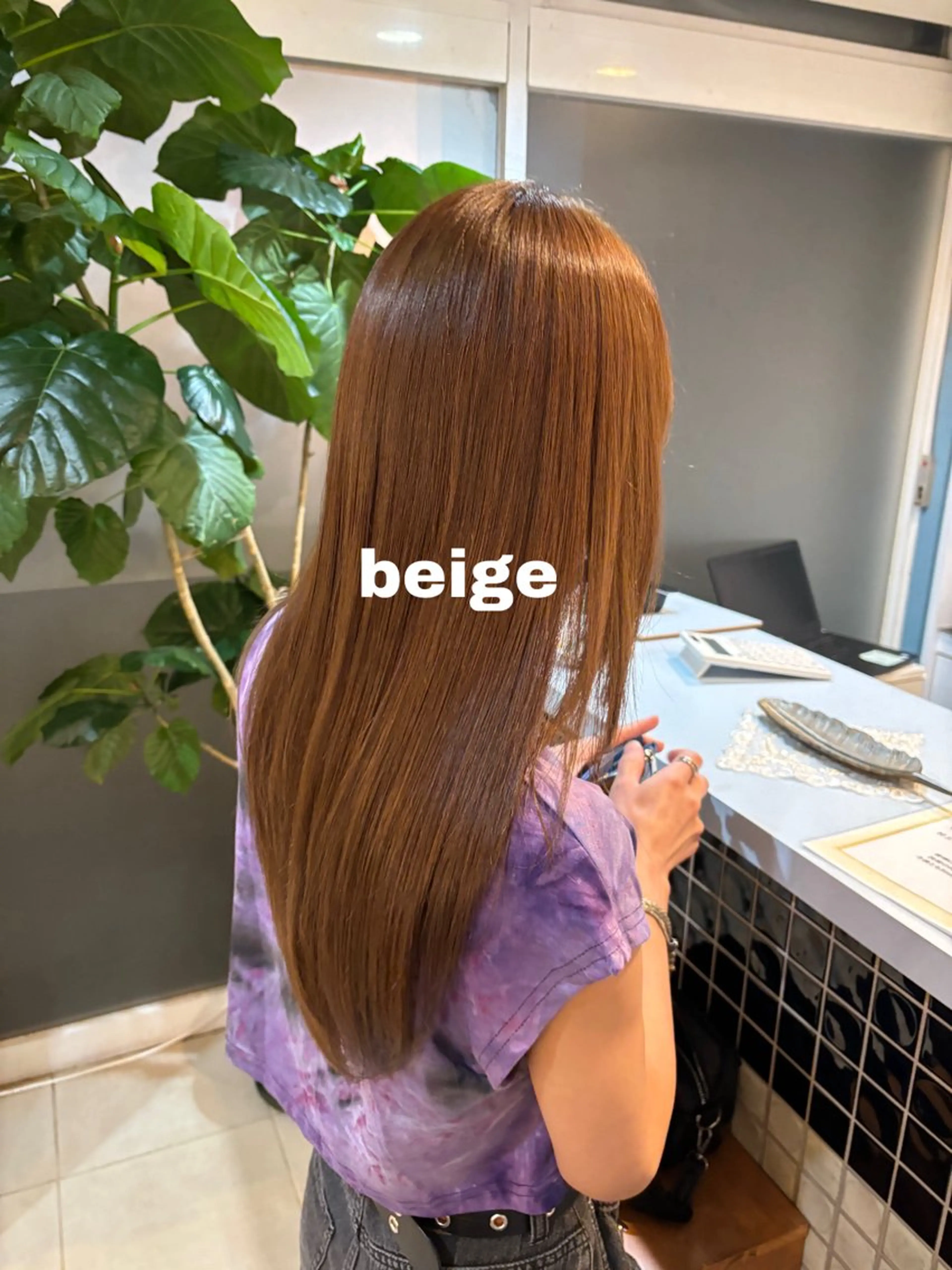 ロング カラー 伊藤 杏奈のヘアスタイル