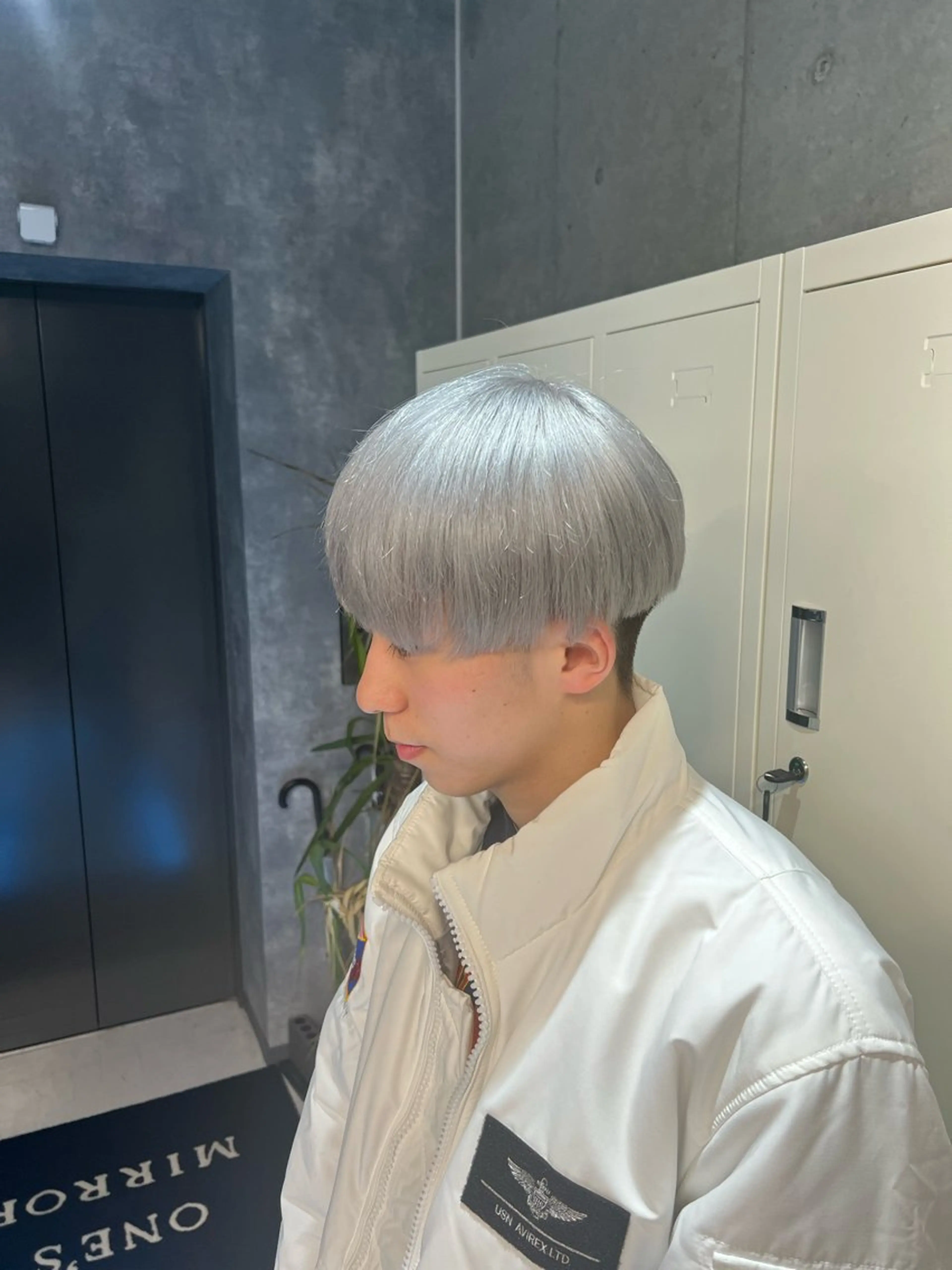 ミディアム カラー メンズ ヘアカラー トリートメント ヘアセット 👑高評価多数エク ステ×ハイトーン唯澄のヘアスタイル