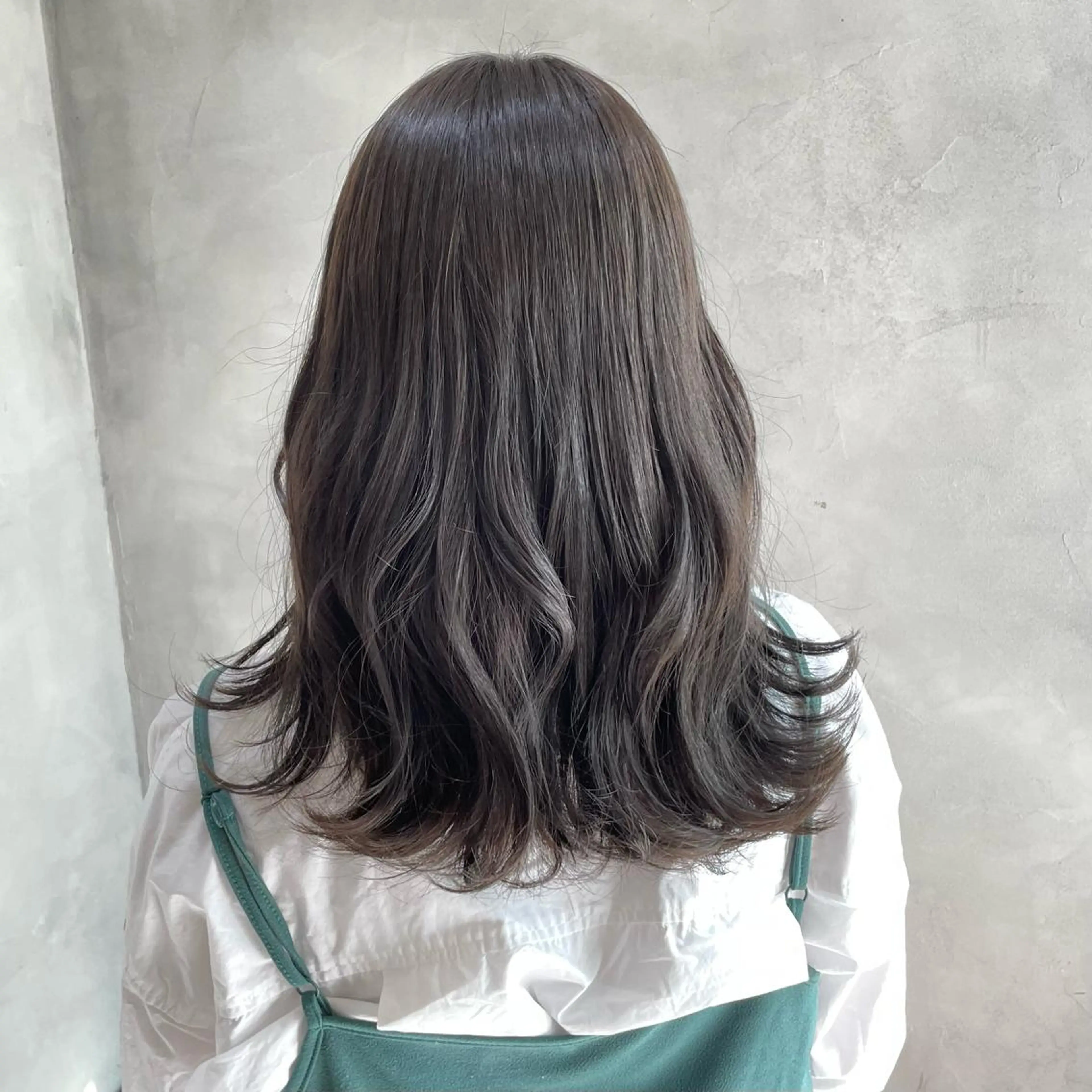 セミロング カラー 透明感カラー グレージュ ブリーチ/ハイトーン 艶カラー/ユリナのヘアスタイル