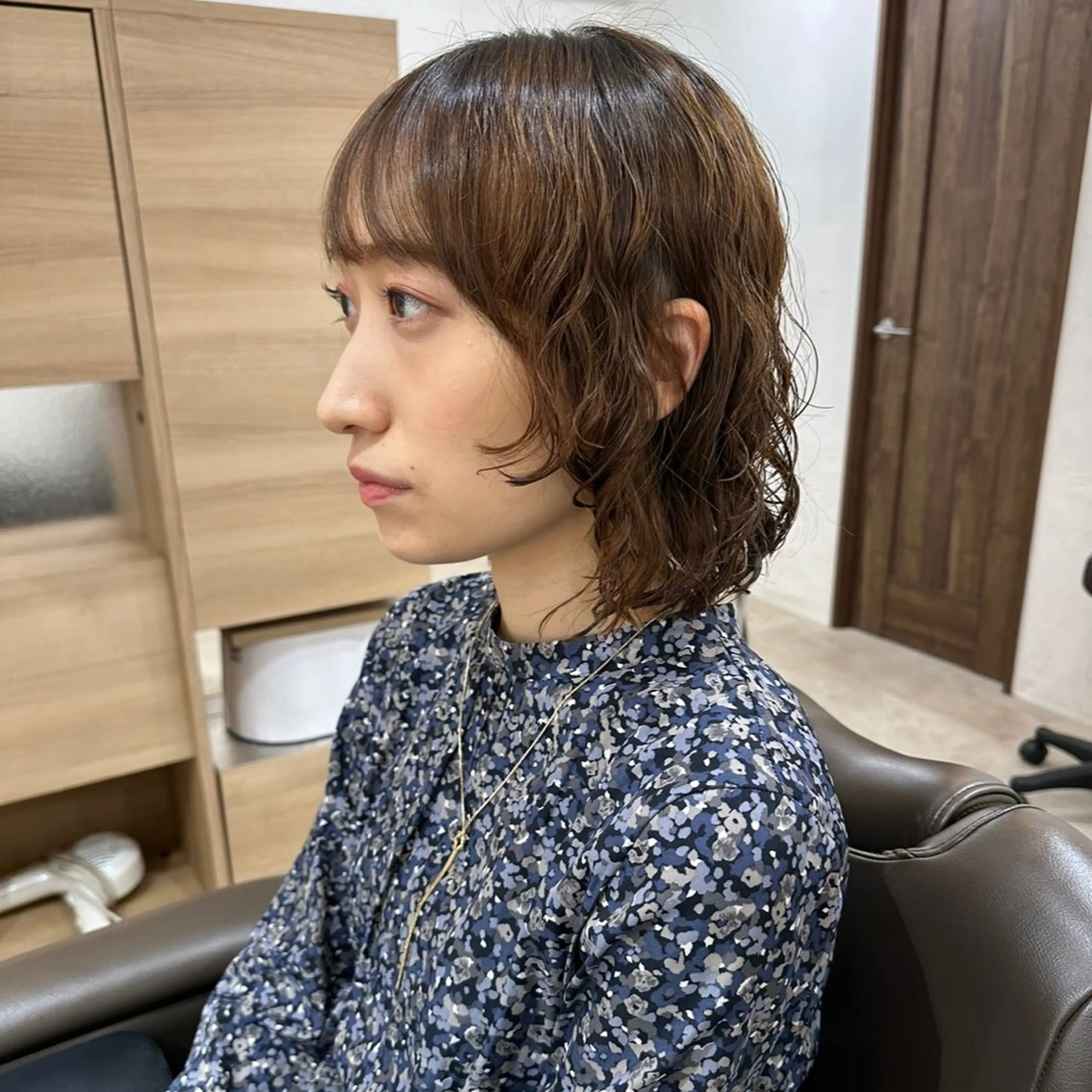 ミディアム カラー パーマ 切りっぱなしボブ ミディアムパーマ 透明感カラー デザインカラー インナーカラー 銀座No.1髪質改善 縮毛矯正/本木のヘアスタイル