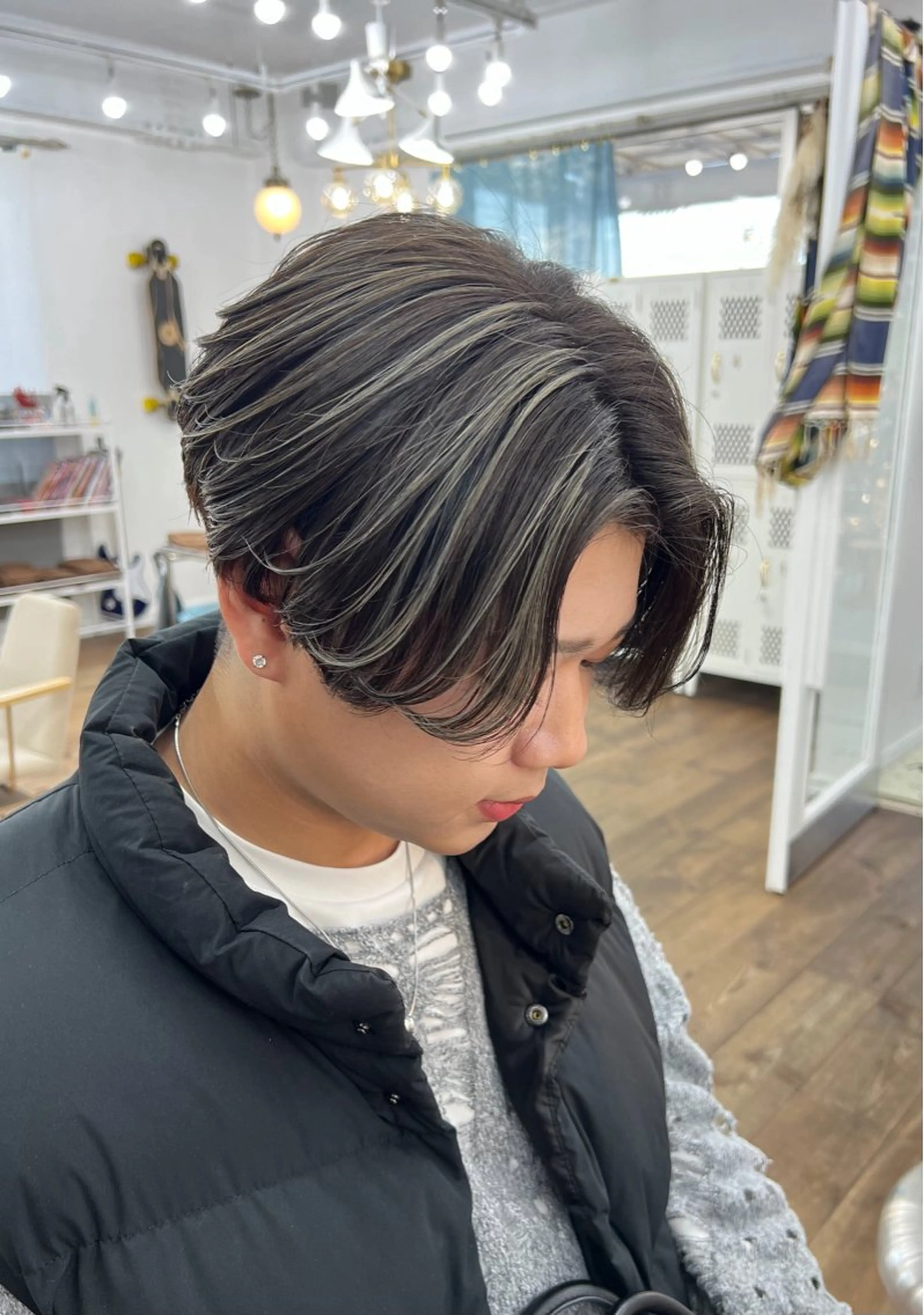 【白髪活かし】白髪メッシュ+カットの写真