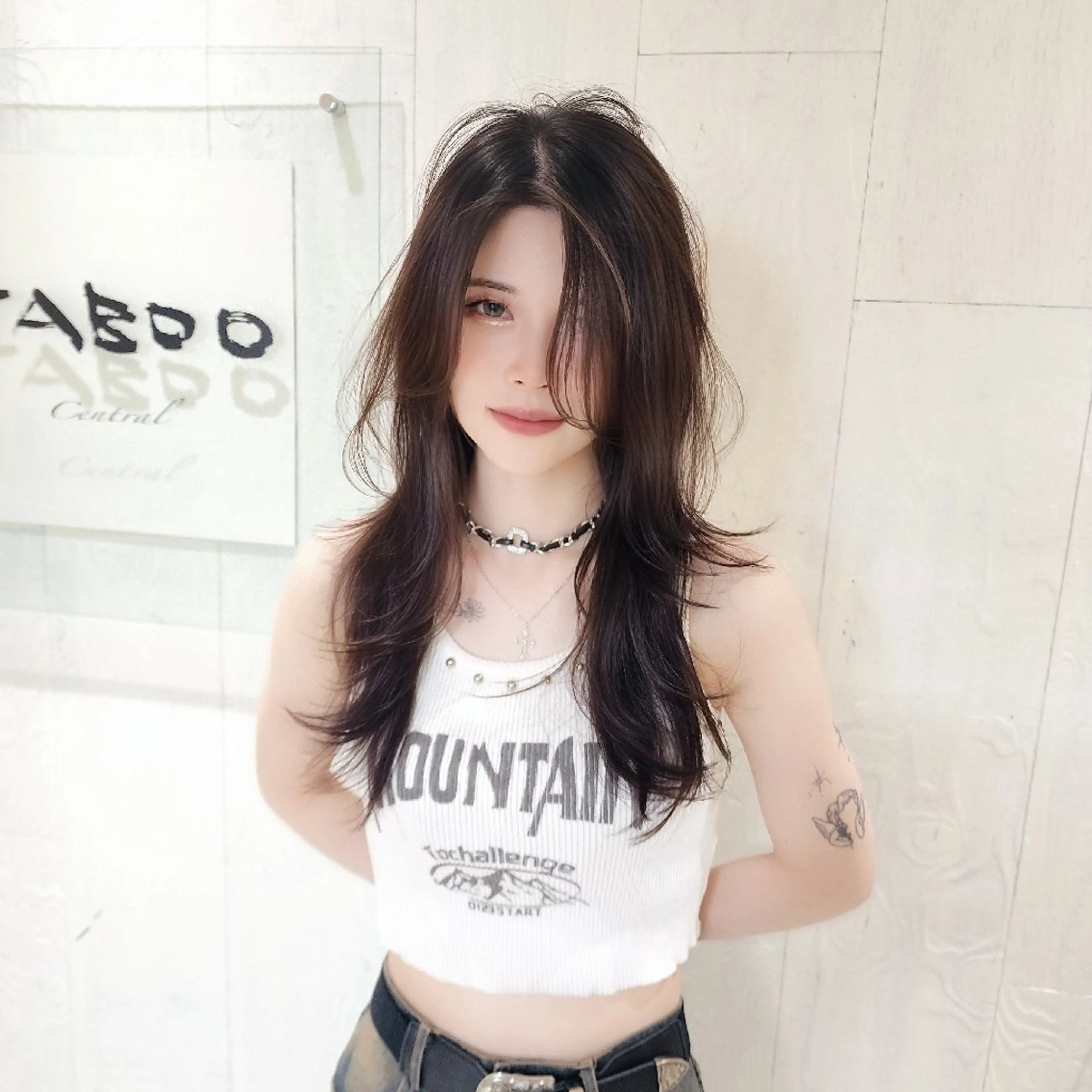ロング ハッシュカット 韓国風ヘア レイヤーカット ロング カット トリートメント レイヤーカット/ ウルフカット/大橋 のヘアスタイル