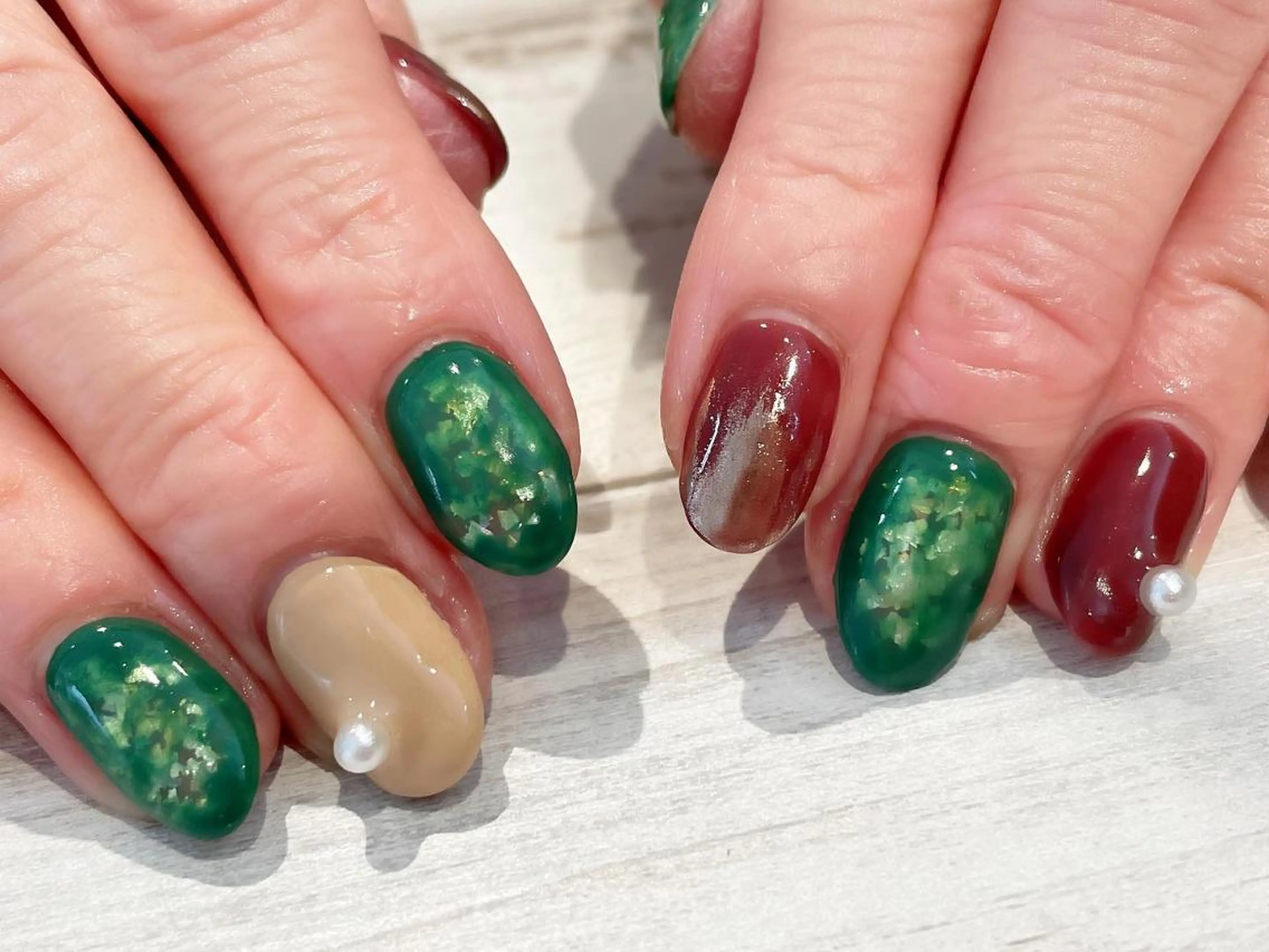 ネイル マツエク・マツパ まつげパーマ ボリュームラッシュ ジェルネイル ゴールド グリーン 髙橋 敦子のマツエク・マツパデザイン