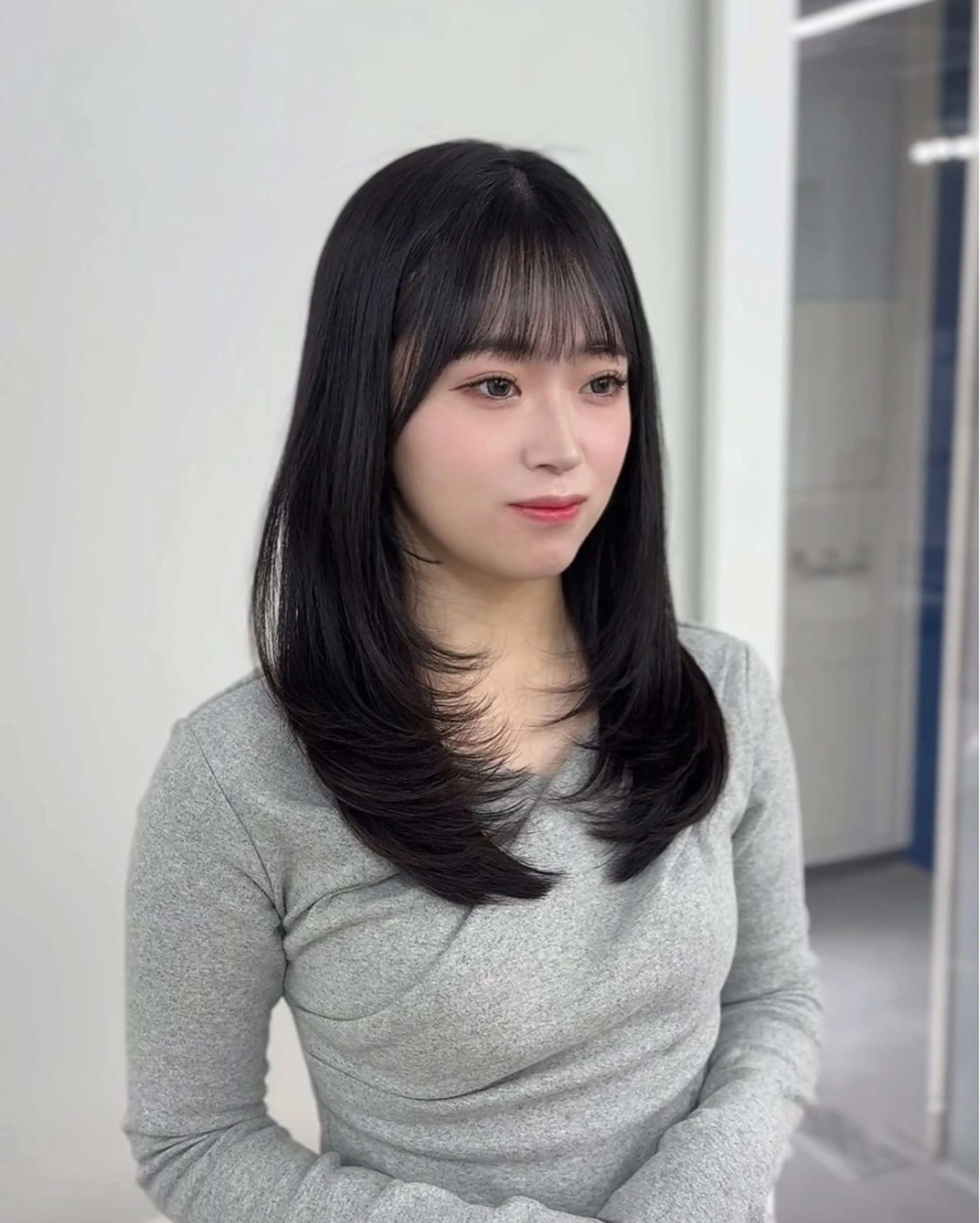 セミロング レイヤーカット カット ヘアカラー トリートメント 神戸で縮毛矯正/髪質 改善/お任せくださいのヘアスタイル