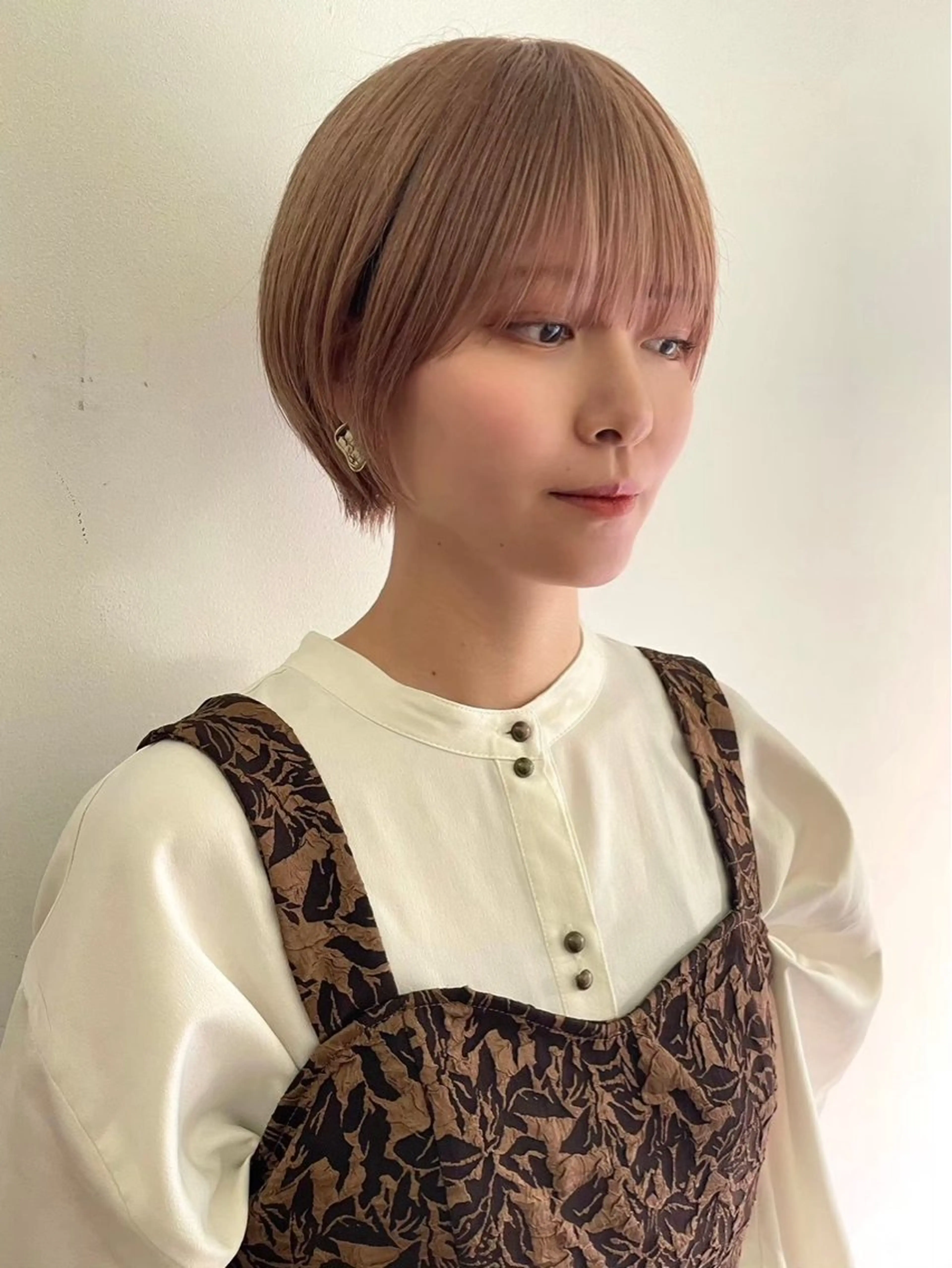 ショート ミルクティーベージュ /ボブ/あげは🎀のヘアスタイル