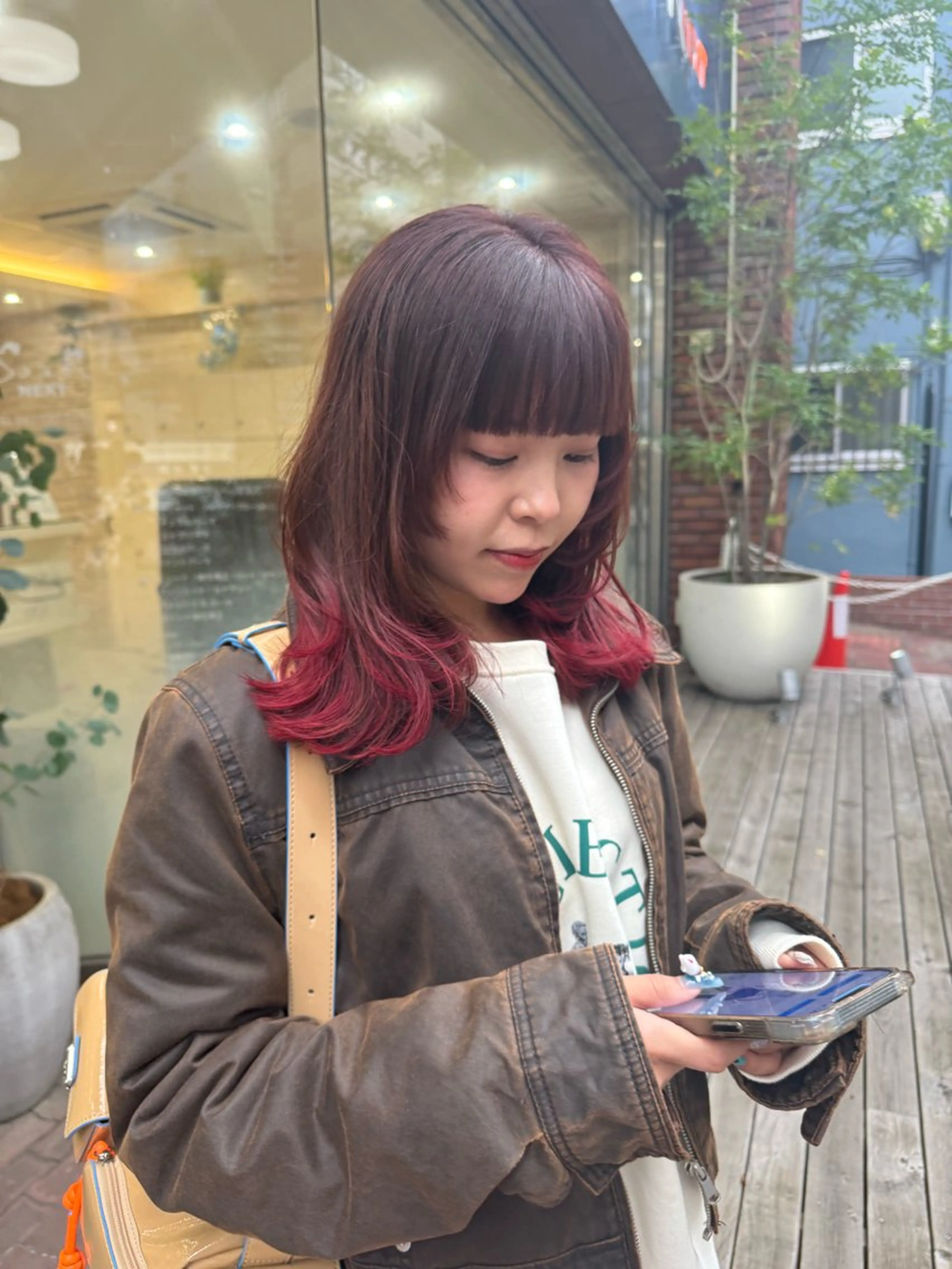ミディアム カラー カシス レッドカラー カット ヘアカラー Seeknext // Rukaのヘアスタイル