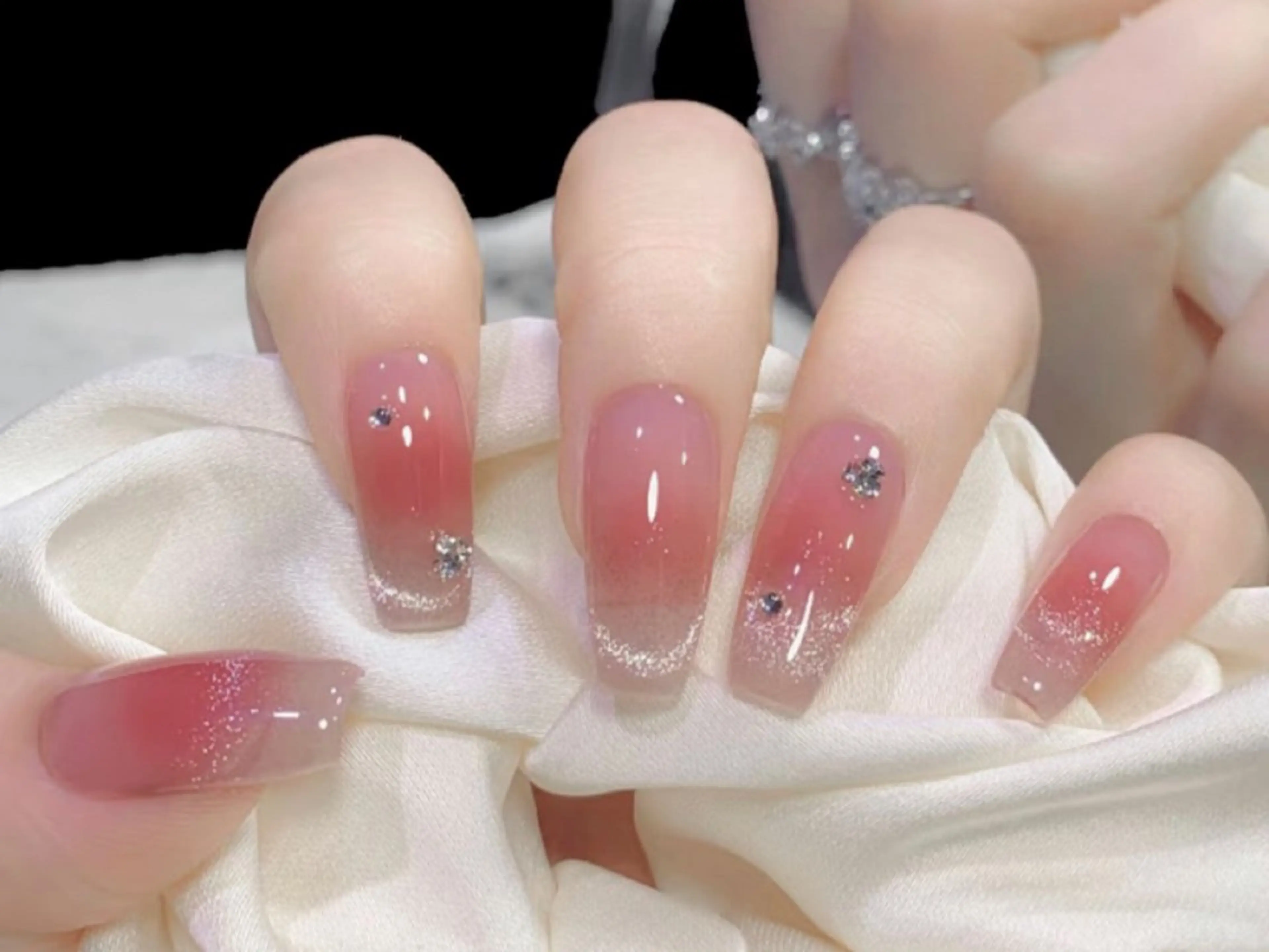 ネイル オーロラネイル チークネイル 長さ出し フットネイル フレンチネイル ハンドネイル AND Nail 長さだし専門店のネイルデザイン