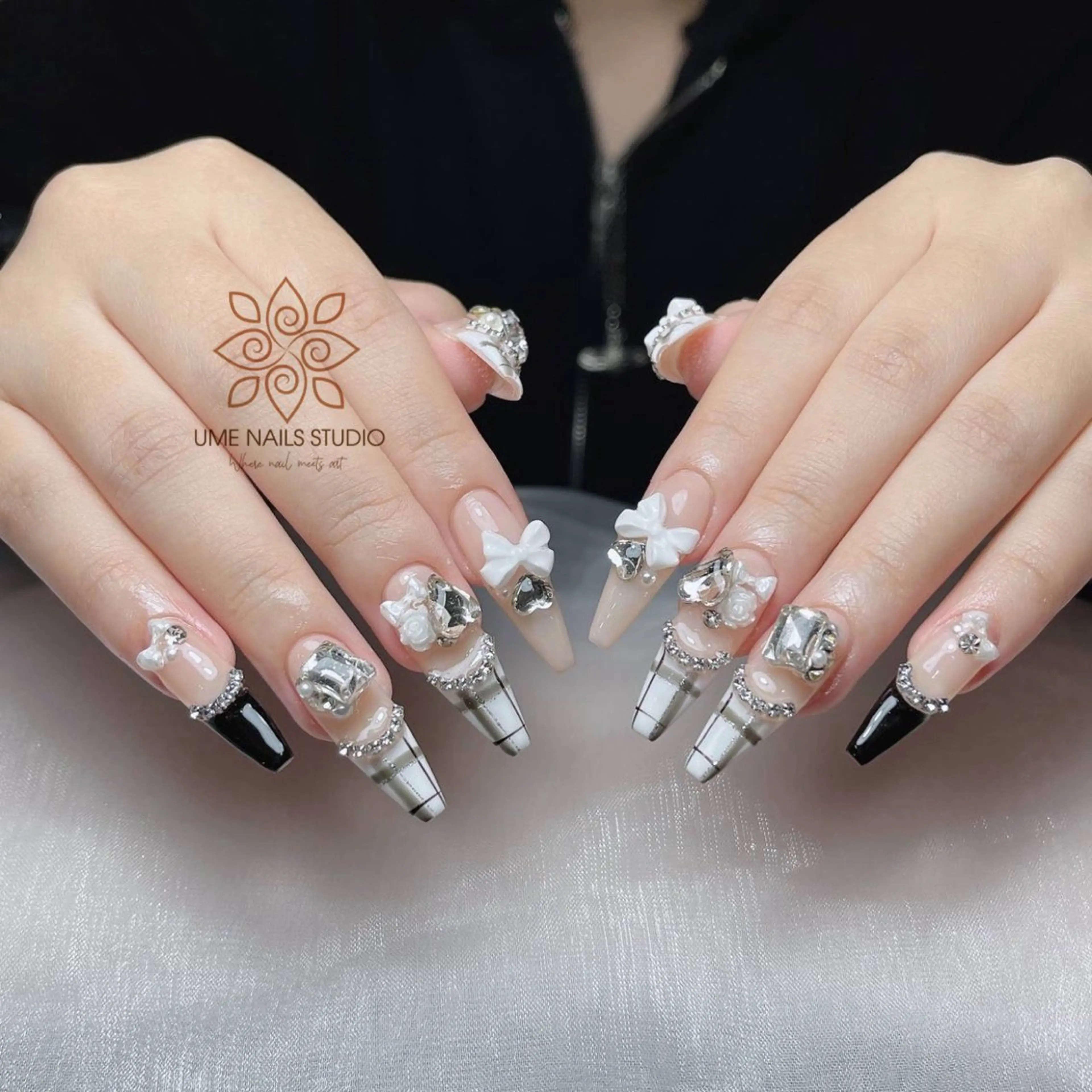 ネイル チークネイル クリアネイル ガーリー キラキラネイル 韓国ネイル ハンドネイル Ume Nail Studioのネイルデザイン
