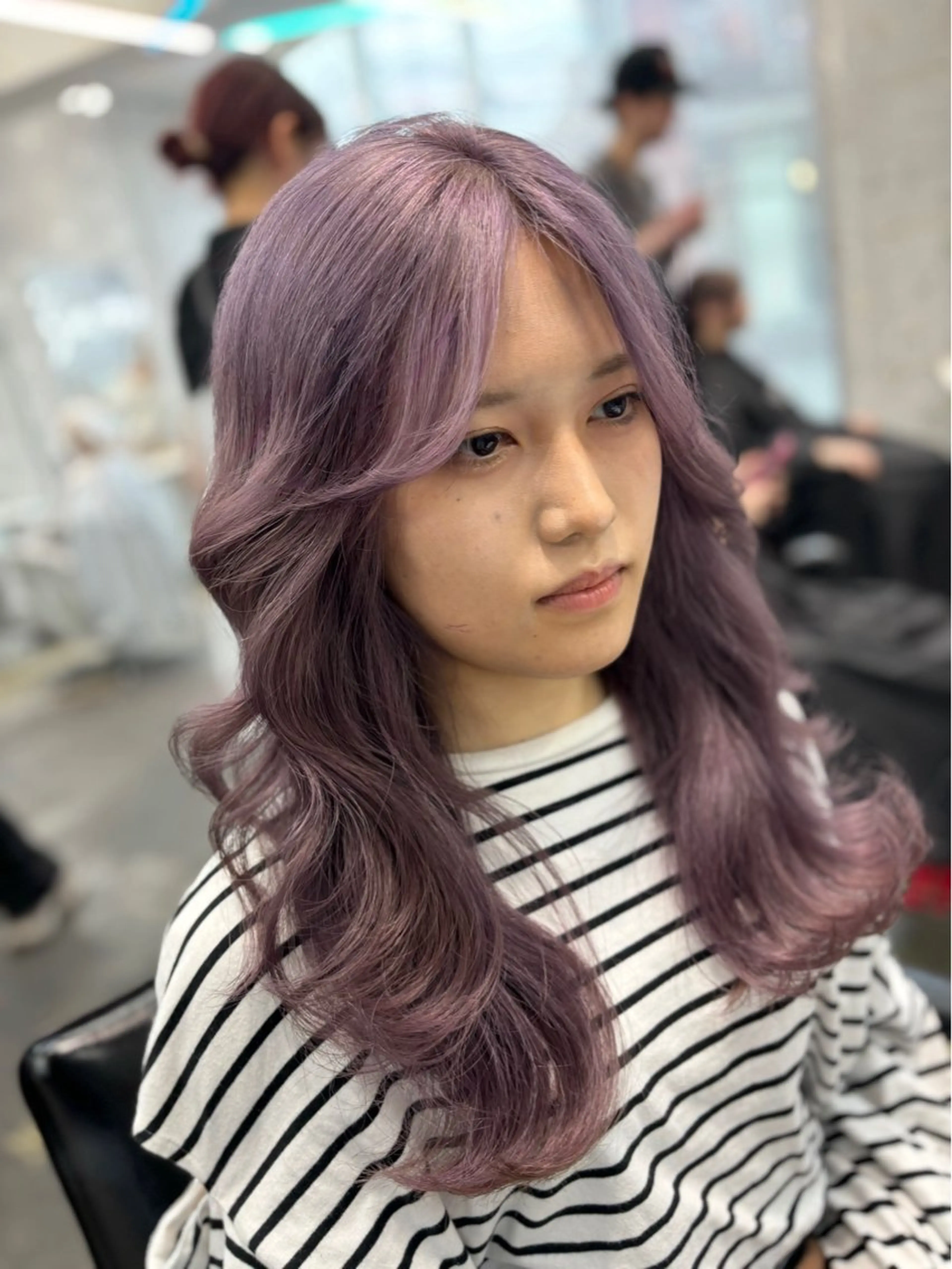 ロング カラー ラベンダーカラー DATE by Alan Smithee所属・韓国レイヤー顔周り カットのヘアスタイル