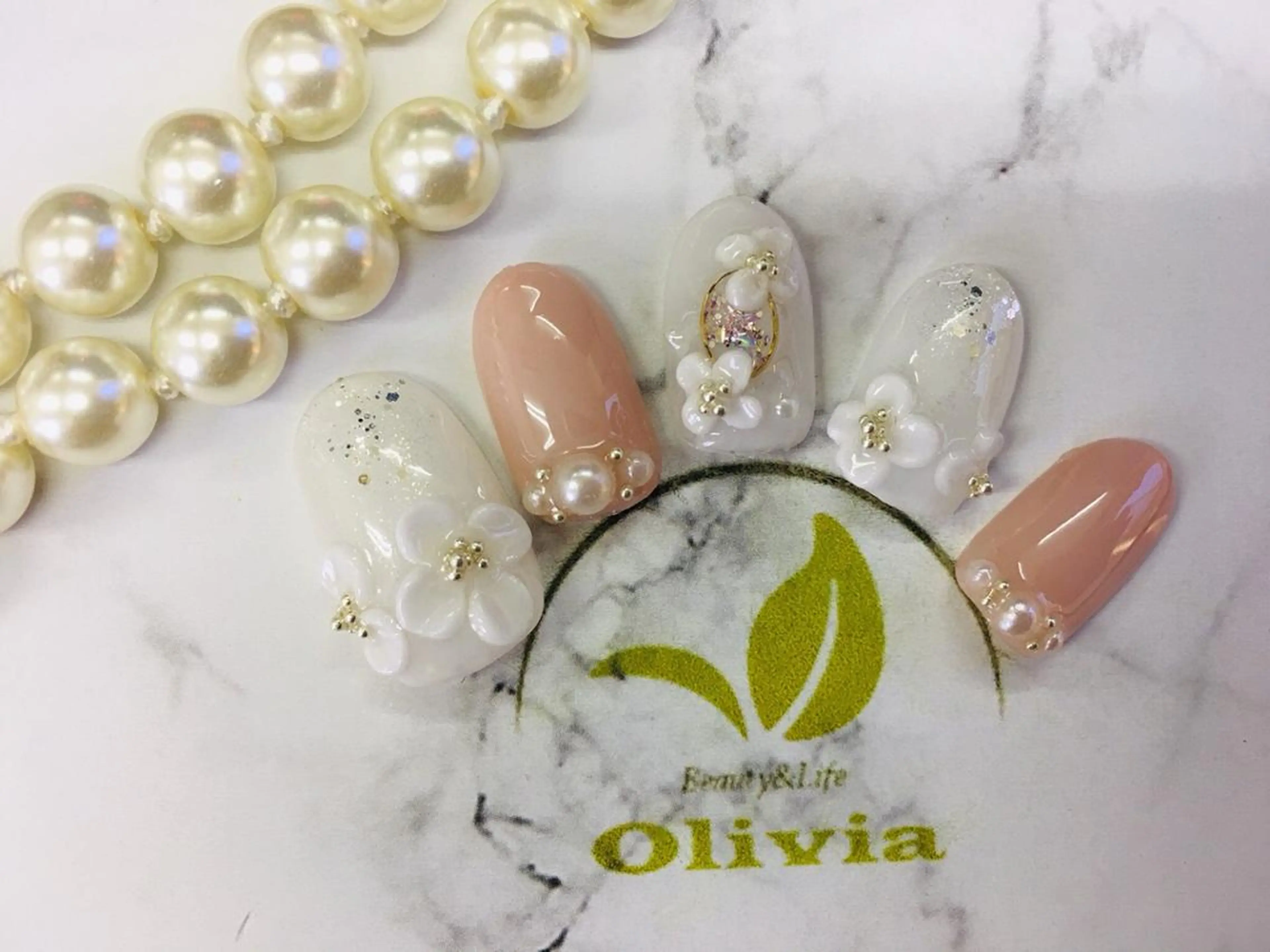 ネイル Olivia アイラッシュのマツエク・マツパデザイン