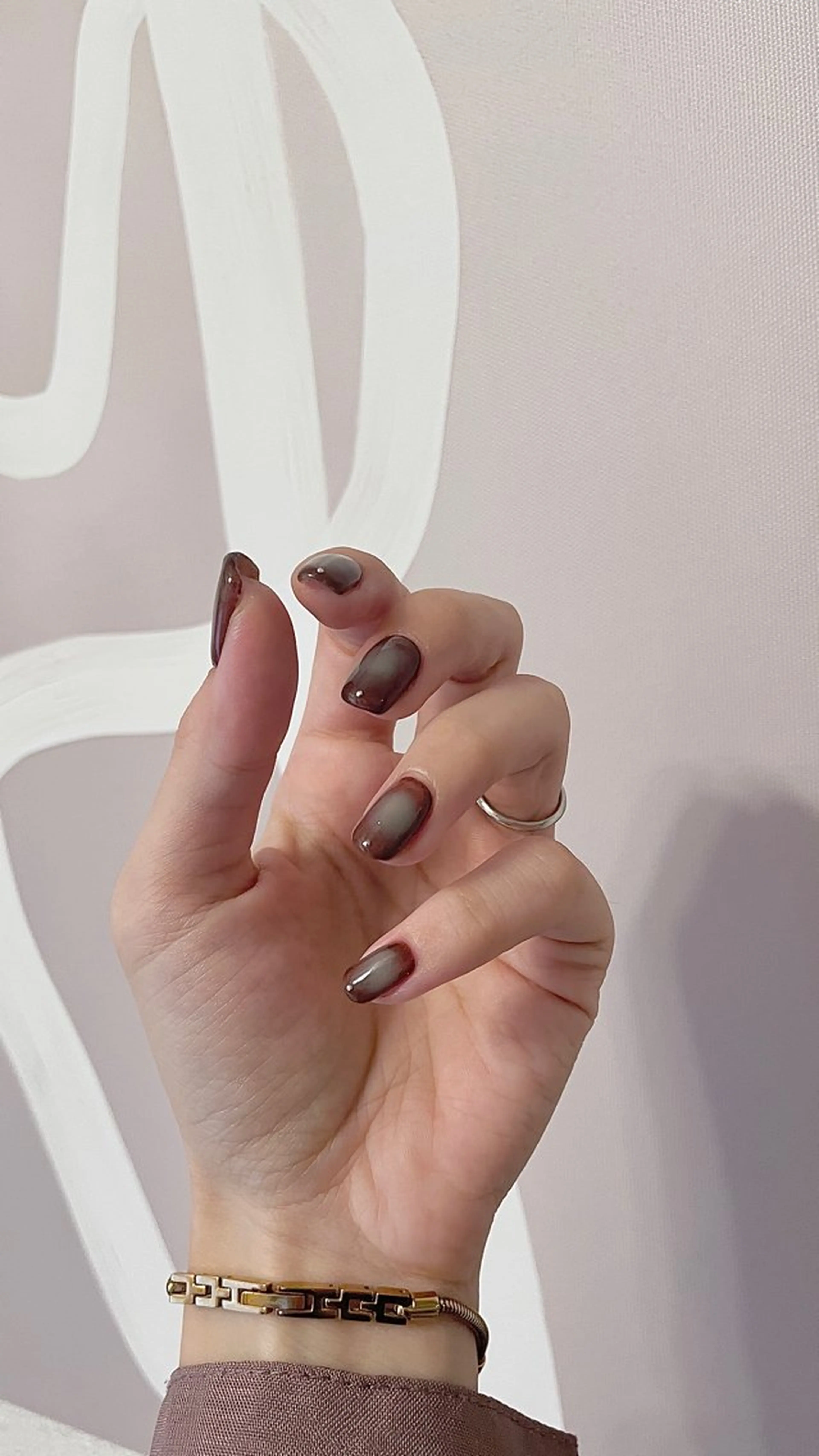 ネイル ボルドー ブラウン カジュアル チークネイル ショートネイル ハンドネイル acs.n所属・ネイル,耳つぼ 風間すみれのその他イメージ