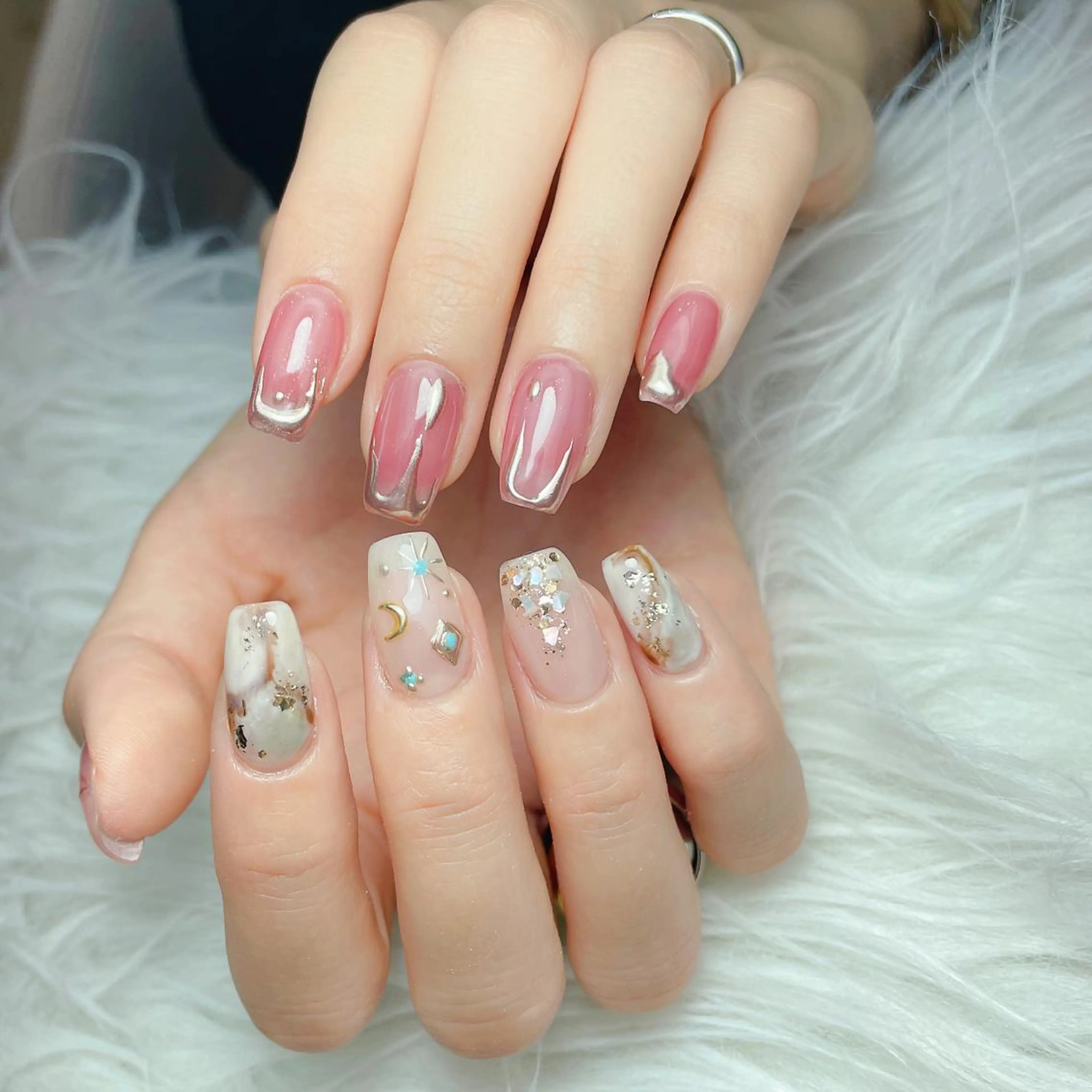 ネイル オーロラネイル フレンチネイル ハート 韓国ネイル ミラーネイル MELODY BEAUTY SALON所属・Melody  スカルプ専門店のネイルデザイン