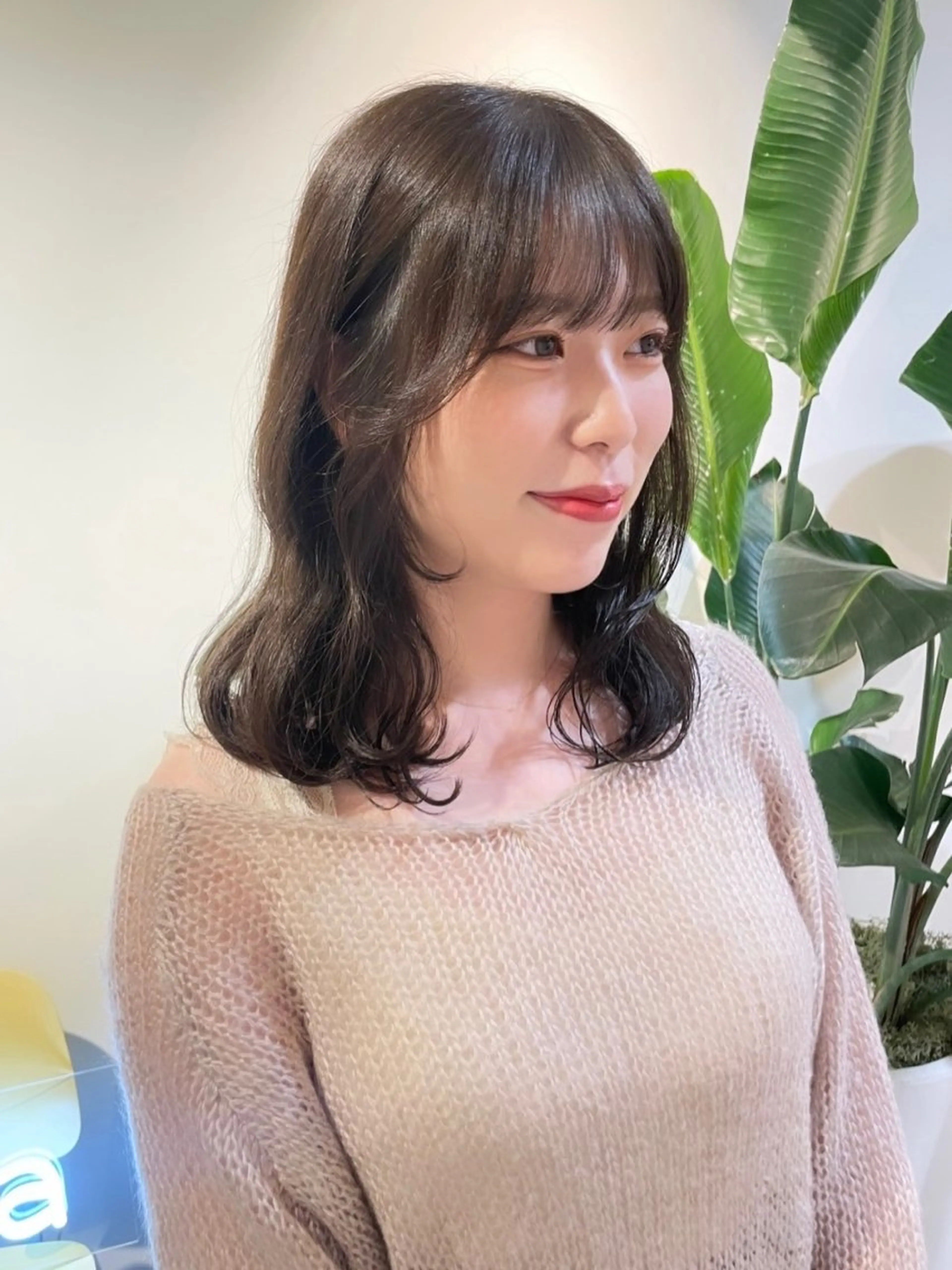 セミロング カラー グレージュ オリーブグレージュ オリーブグレー ヘアカラー トリートメント 若月 あやかのヘアスタイル