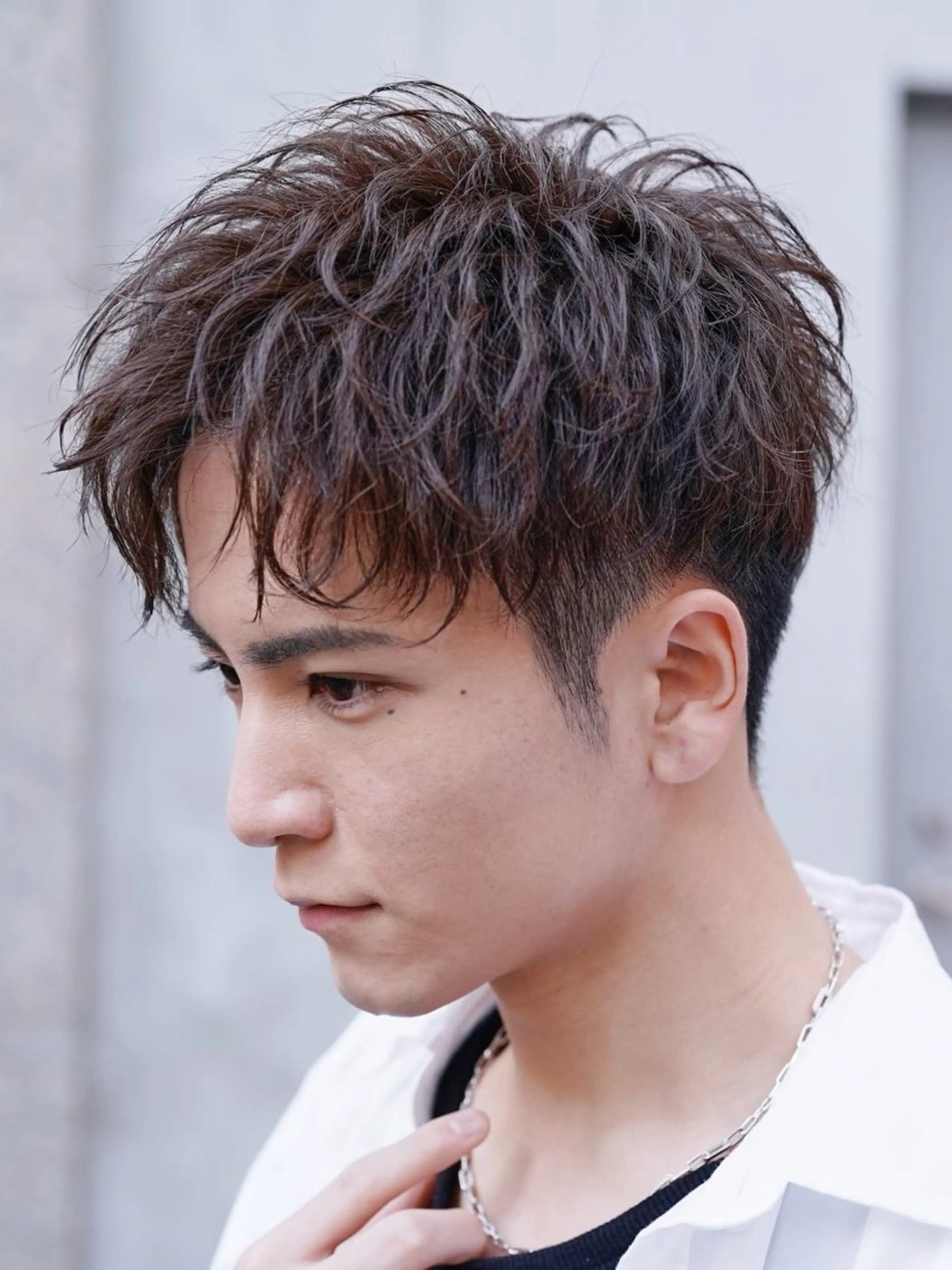 ショート パーマ メンズ センターパート コンマヘア フェードカット カルマパーマ マッシュ カット パーマ トリートメント ヘアセット 美容師歴6年 fifth前比嘉💥のヘアスタイル