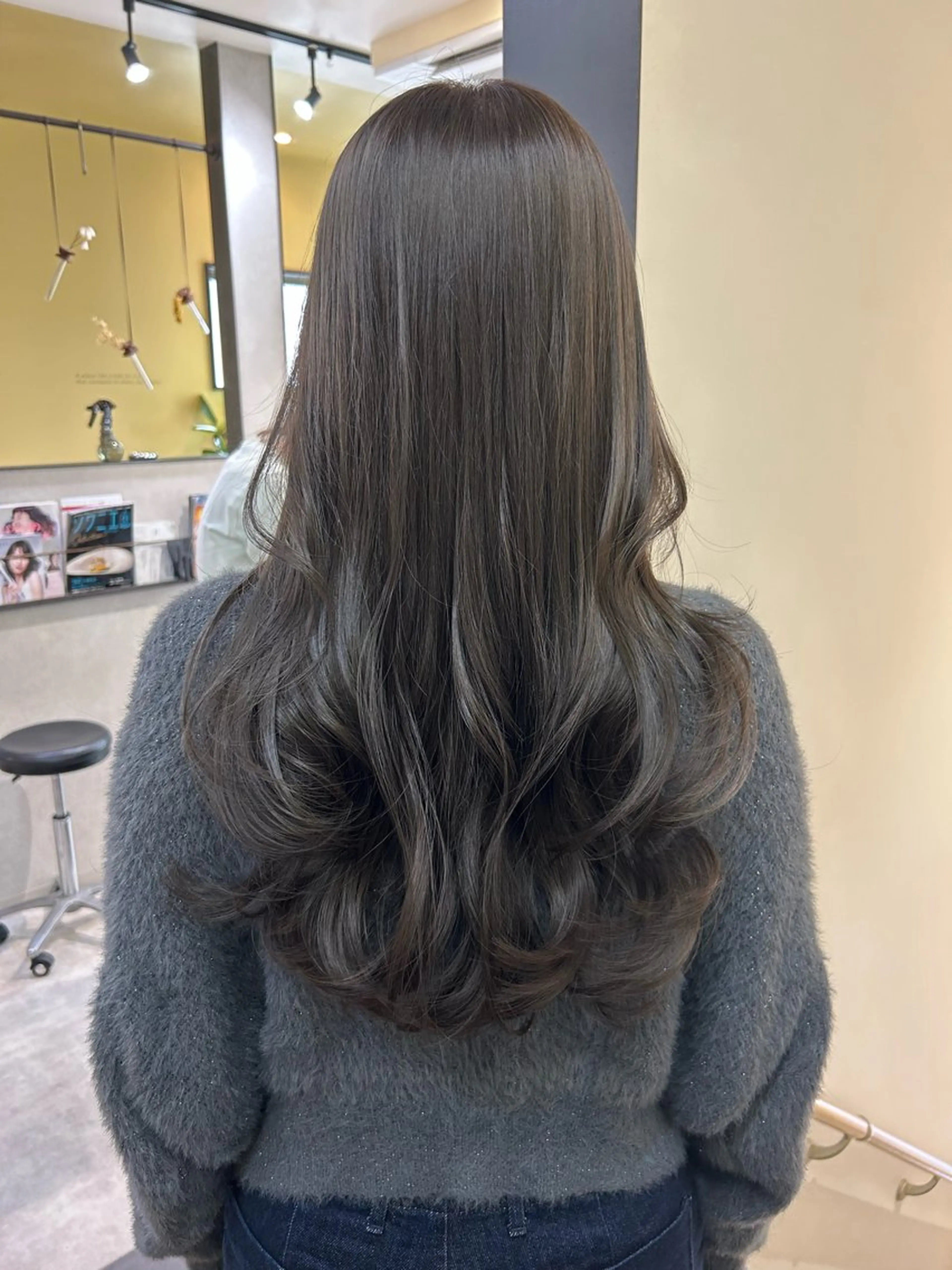 ロング カラー アッシュ アッシュグレー ブリーチ 透明感カラー ブリーチなしカラー カット ヘアカラー トリートメント hubhair レイヤー/透明感のヘアスタイル