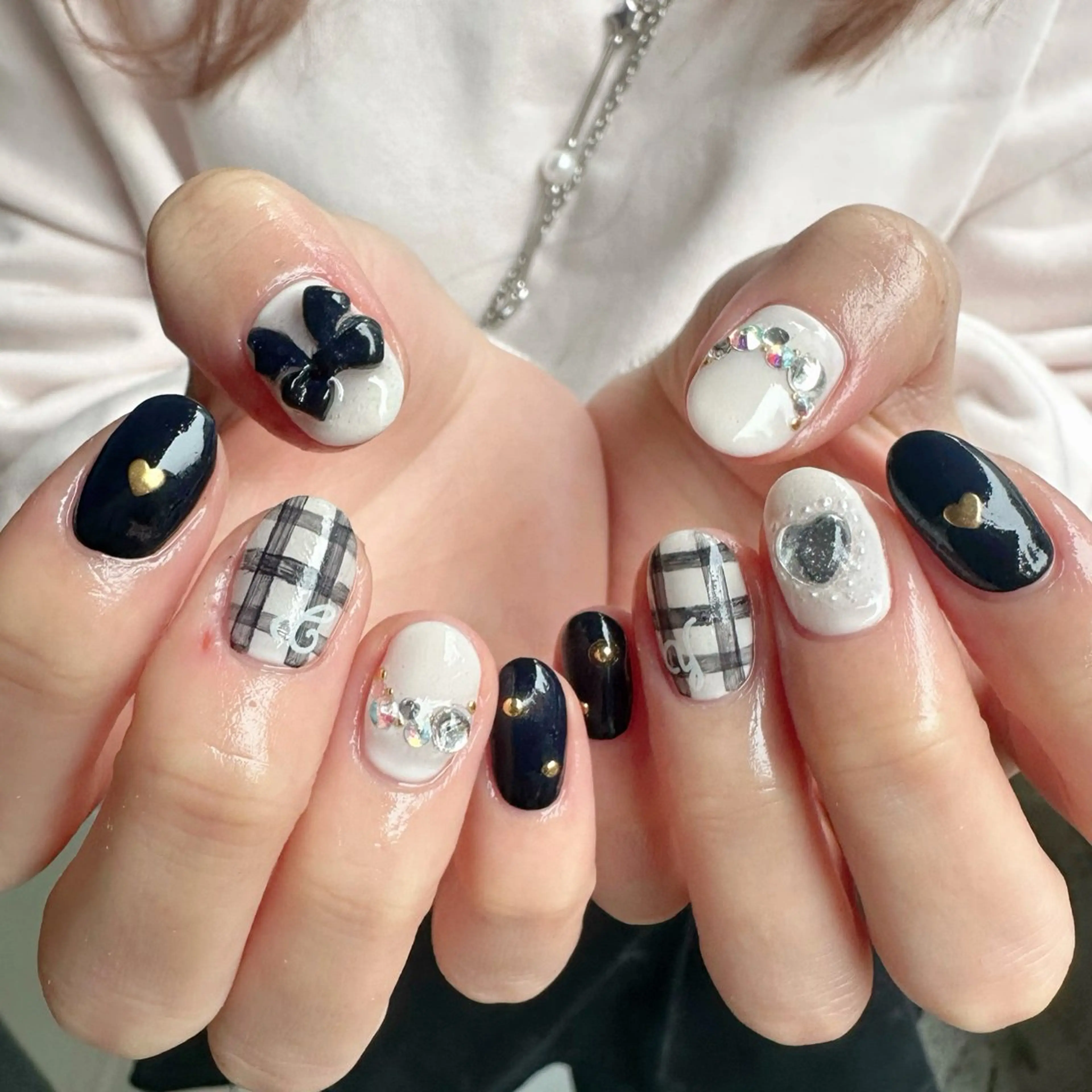 ネイル 氷ネイル・うるうるネイル 韓国ネイル ニュアンスネイル リボン 冬ネイル 🪞KAPE NAIL 🪞のネイルデザイン