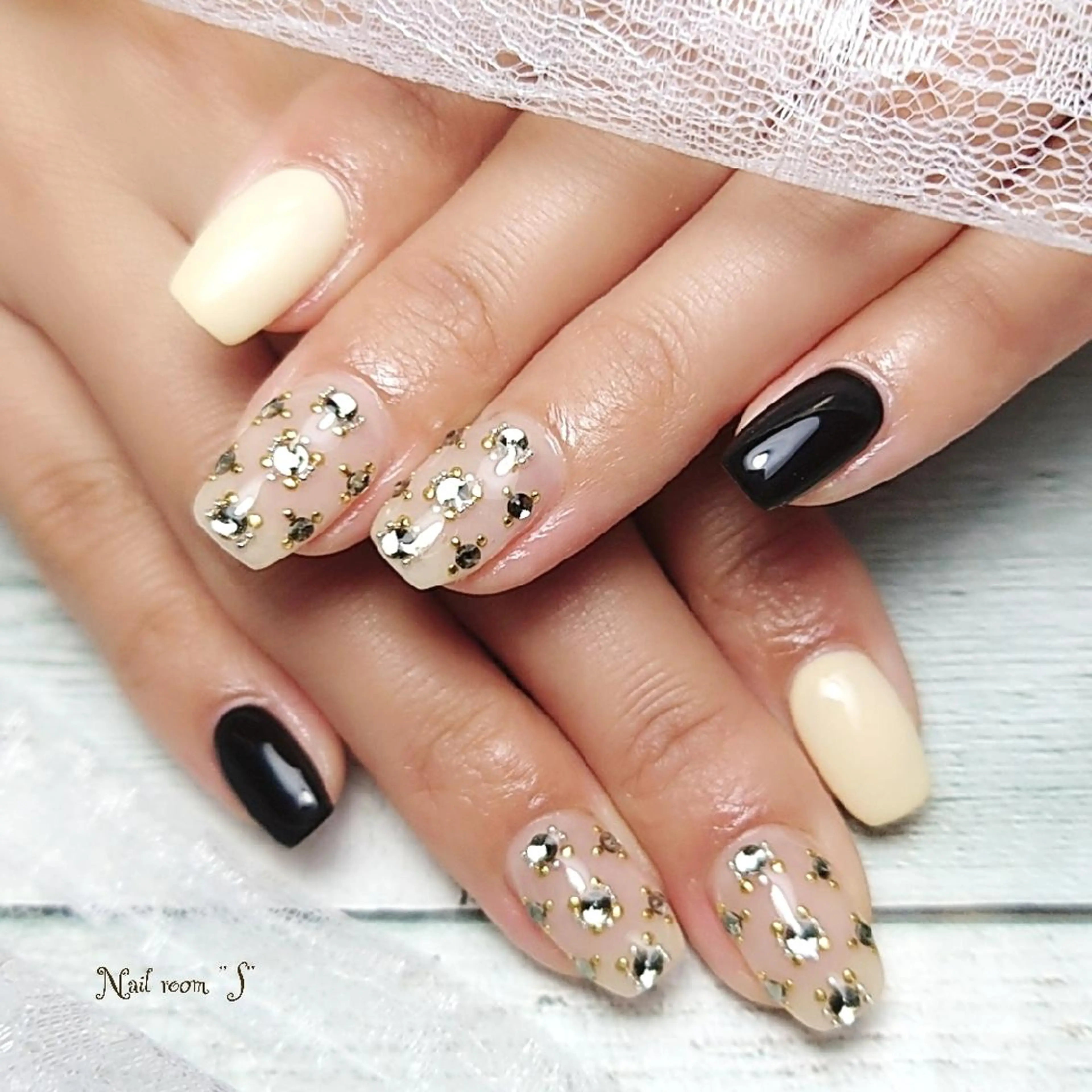 ネイル アートネイル ストーンネイル Nail room  "S"  SAKAIのネイルデザイン