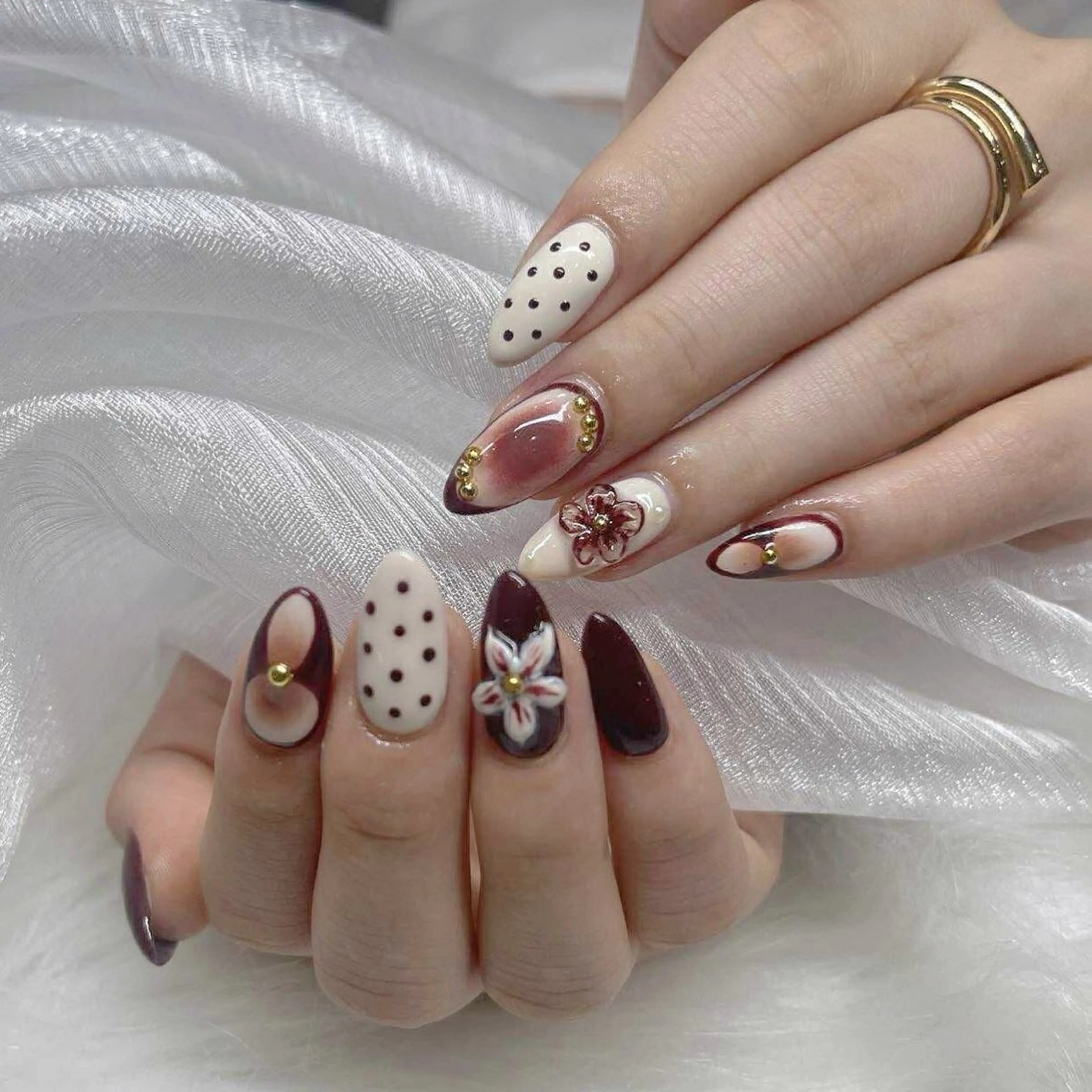 ネイル ボルドー ブラウン チークネイル ドット フットネイル ハンドネイル NAILS BAR SHINJUKUのネイルデザイン