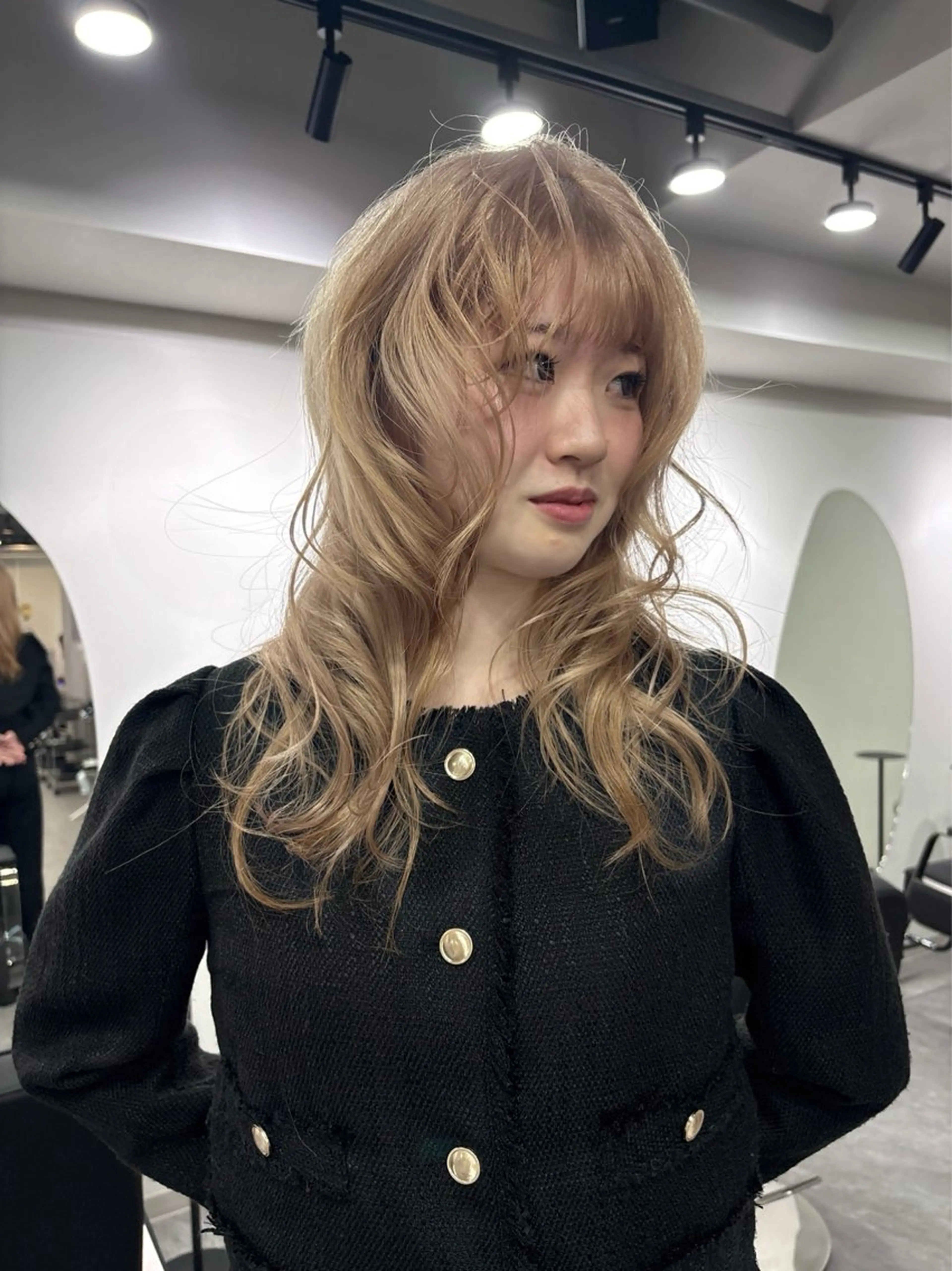 セミロング カラー ヘアアレンジ ヘアカラー のん🎀ハイトーン/ レイヤーカット🐳のヘアスタイル