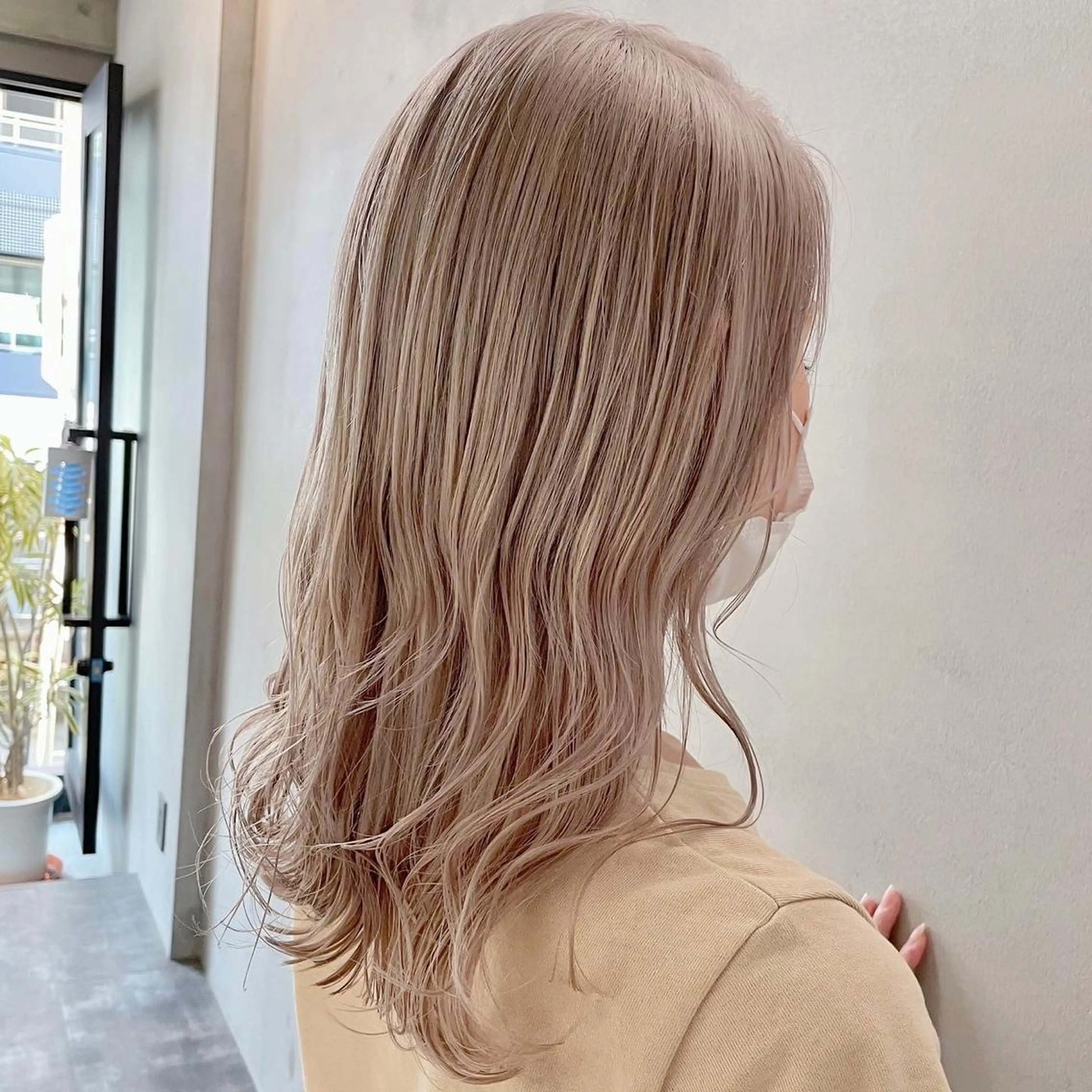 ロング カラー ベージュカラー ミルクティーベージュ LINDO TOKYO所属・✨ハイトーン✨ 濱田知孝のヘアスタイル