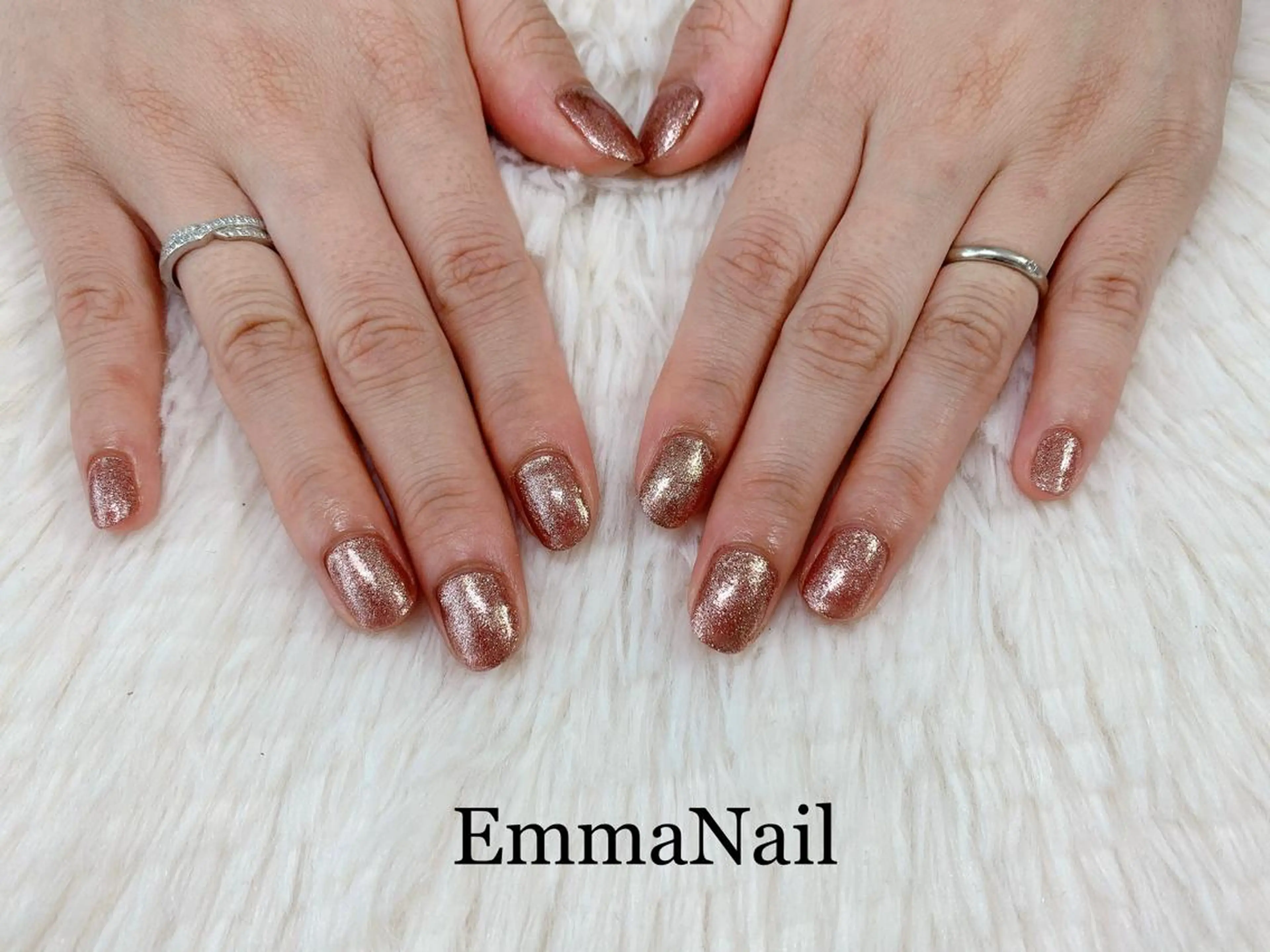 ネイル キラキラネイル ワンカラーネイル ピンク ハンドネイル salon EM&A emiのネイルデザイン