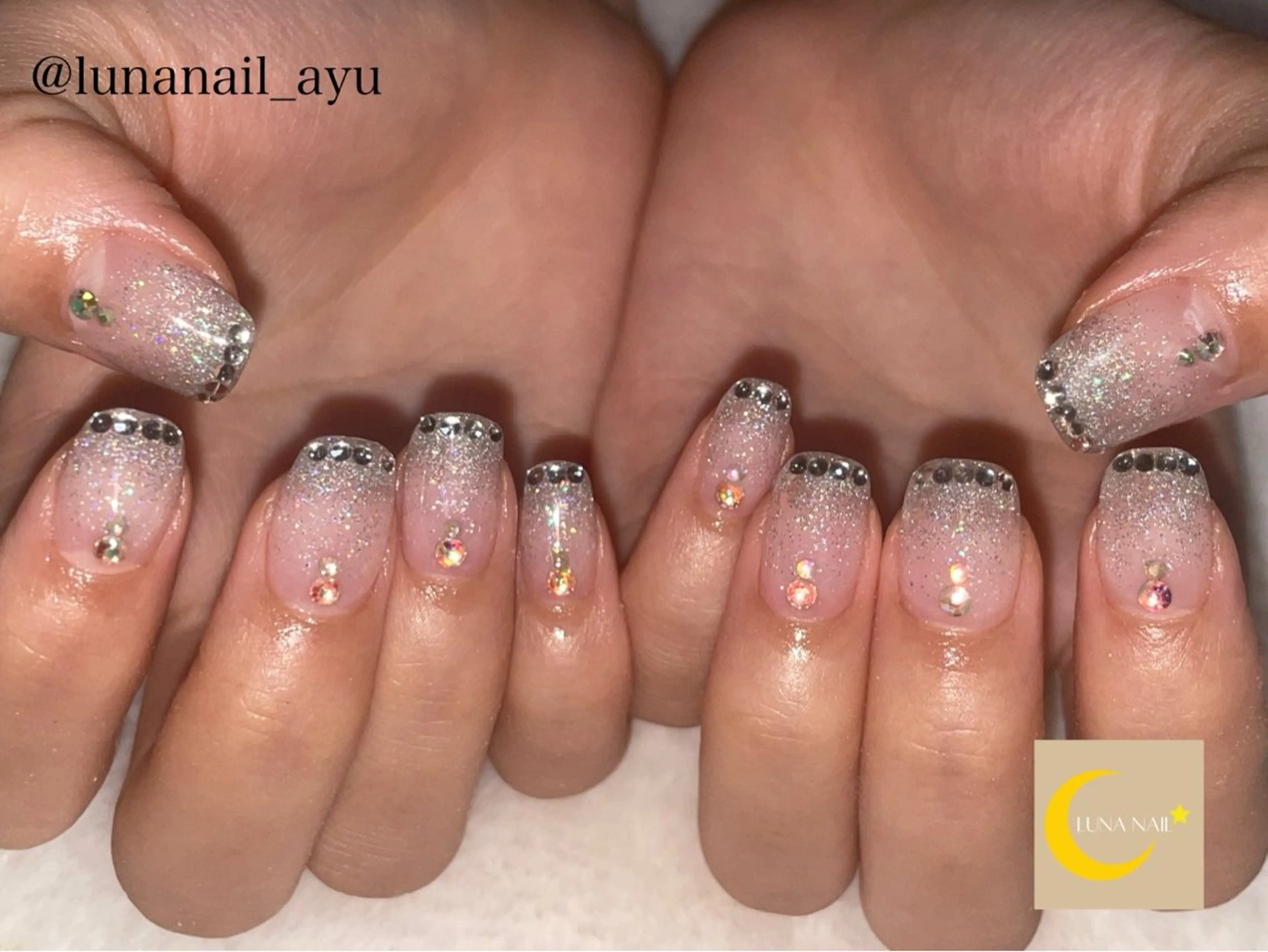 ネイル アートネイル キラキラネイル ラメ(グリッター) ラメグラデーション ストーンネイル ハンドネイル 🌙LUNA  NAIL⭐️所属・LUNA NAIL ayuのネイルデザイン