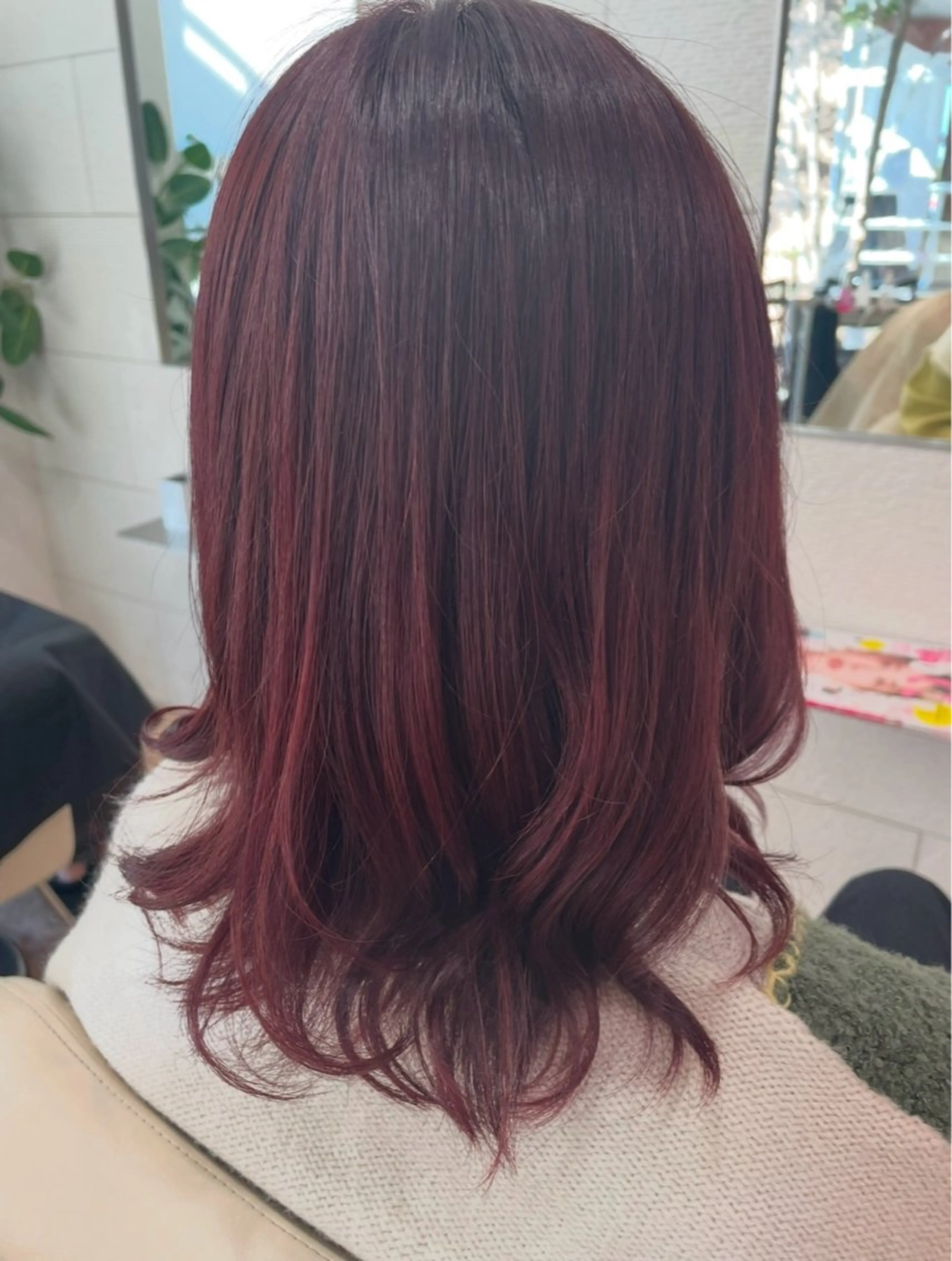 ミディアム 河合 菜摘のヘアスタイル