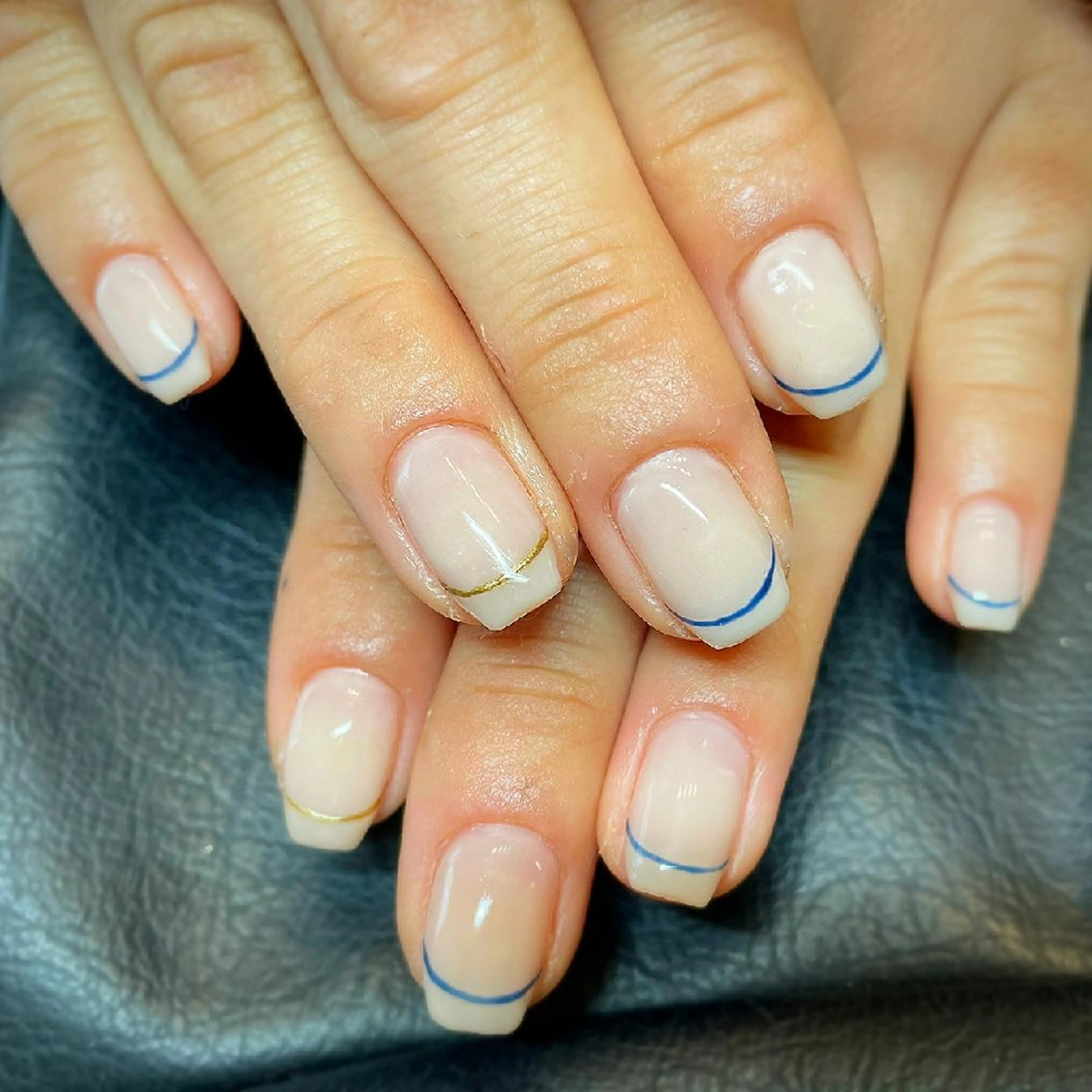 ネイル フレンチネイル ゴールド ネイビー シンプルネイル ハンドネイル フットネイル AQUA NAIL所属・AQUA NAILのネイルデザイン