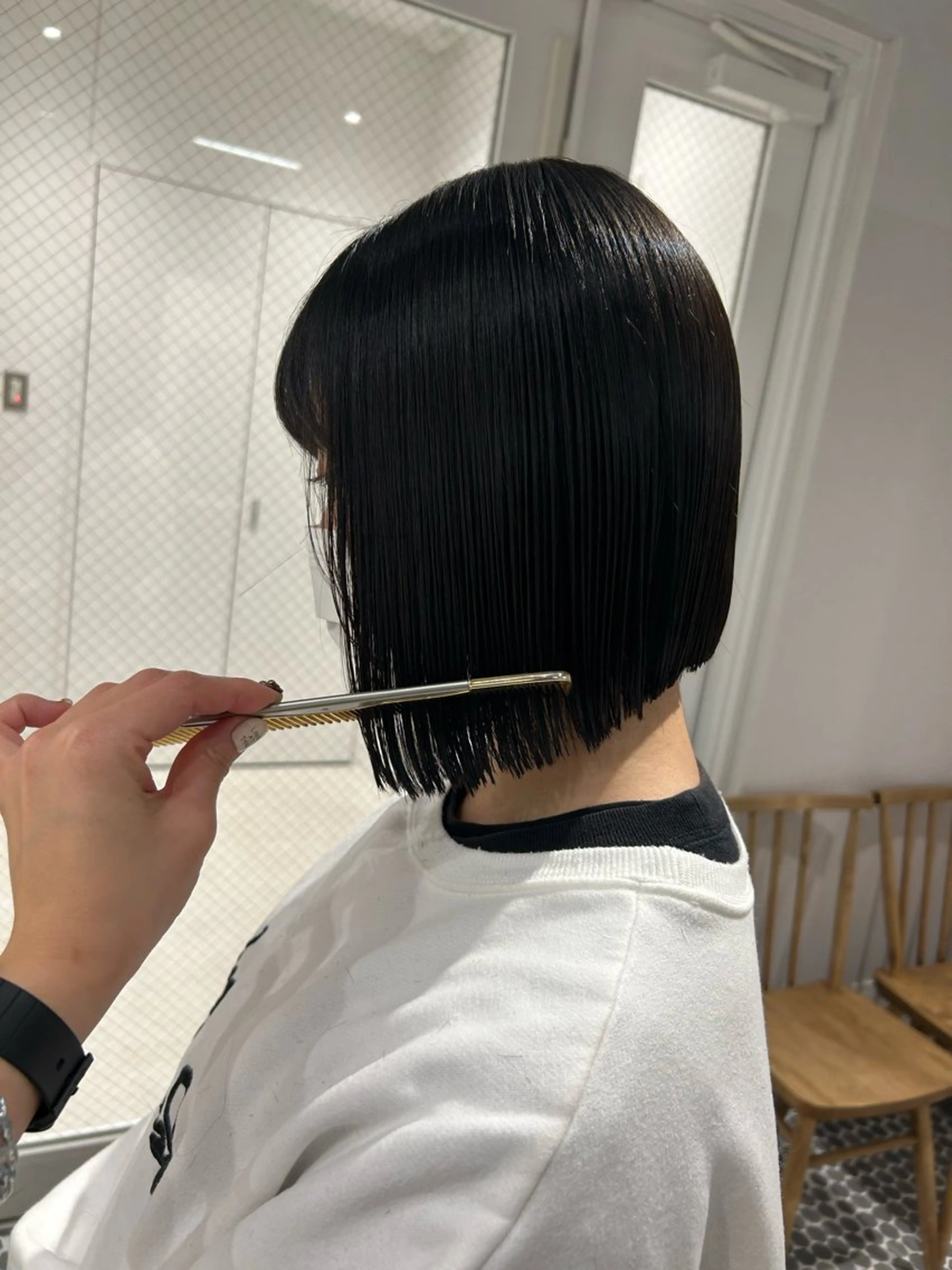 ショート ボブ カット SALOWIN栄 三丁目 木戸里実のヘアスタイル