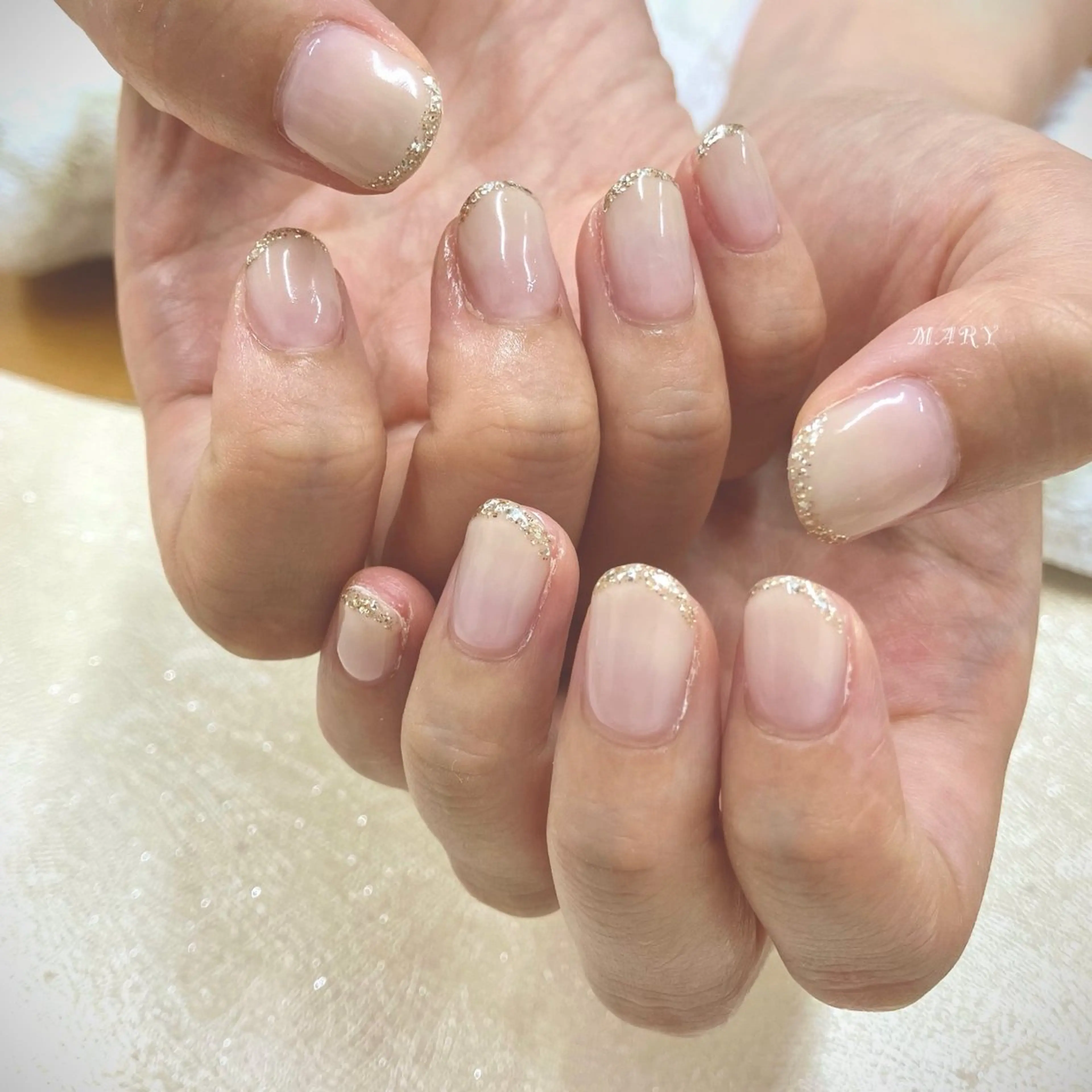 ネイル グラデーション ラメ(グリッター) ニュアンスネイル ホワイト ハンドネイル Mary nail所属・Mary nail .narumiのネイルデザイン