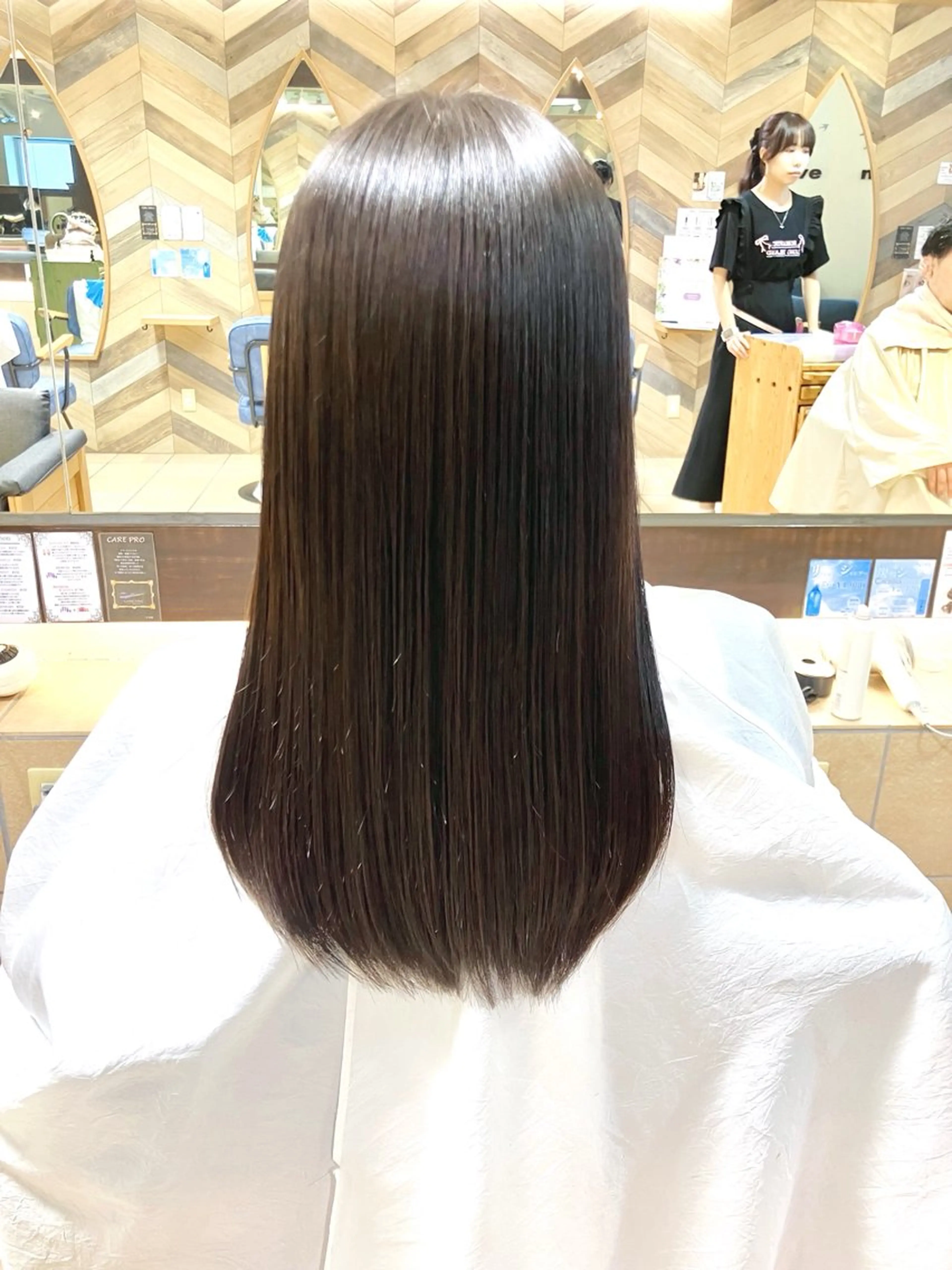 セミロング 奥谷 美代子のヘアスタイル