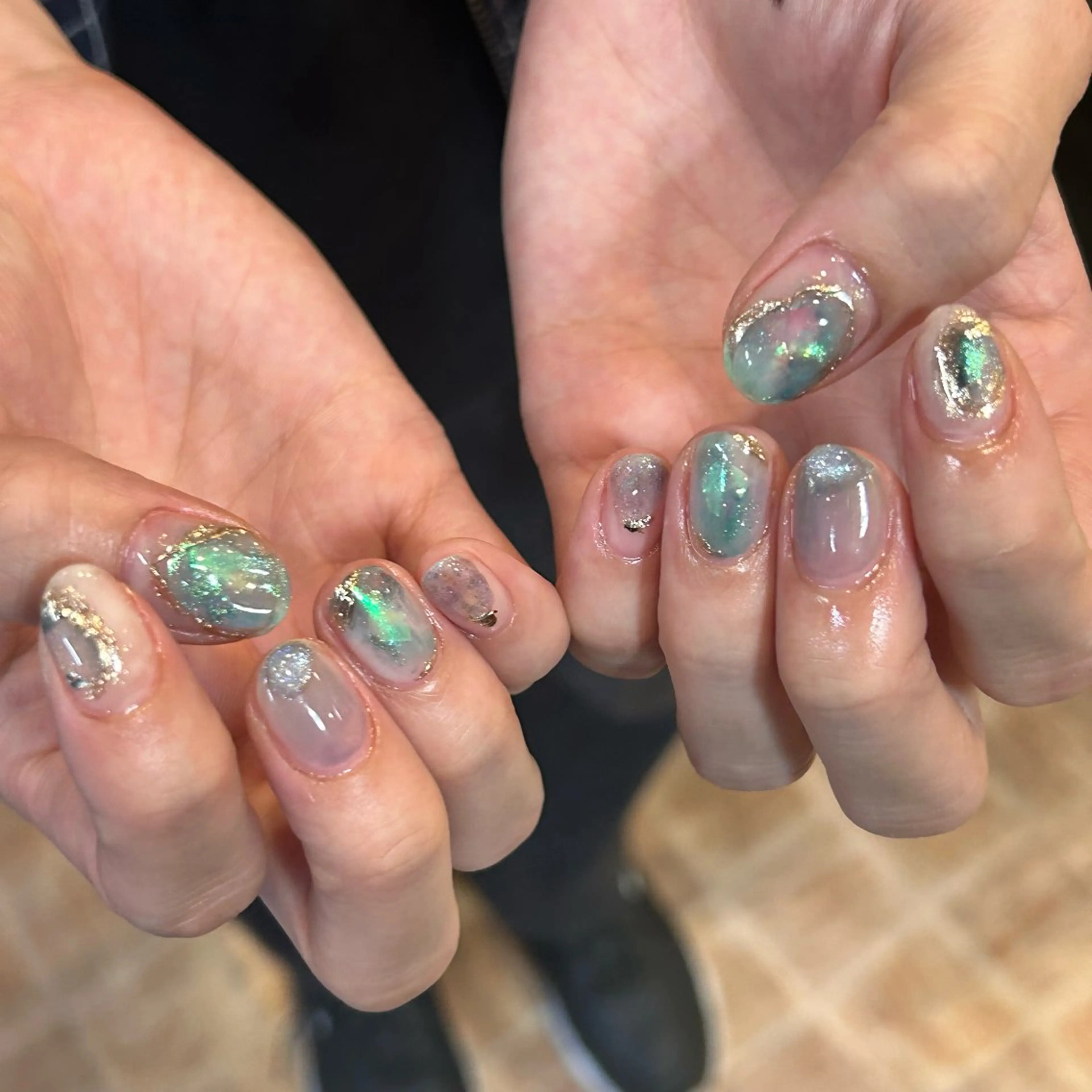 ネイル ブルー グリーン キラキラネイル マグネットネイル ハンドネイル sun.lino所属・小野寺 千尋のネイルデザイン