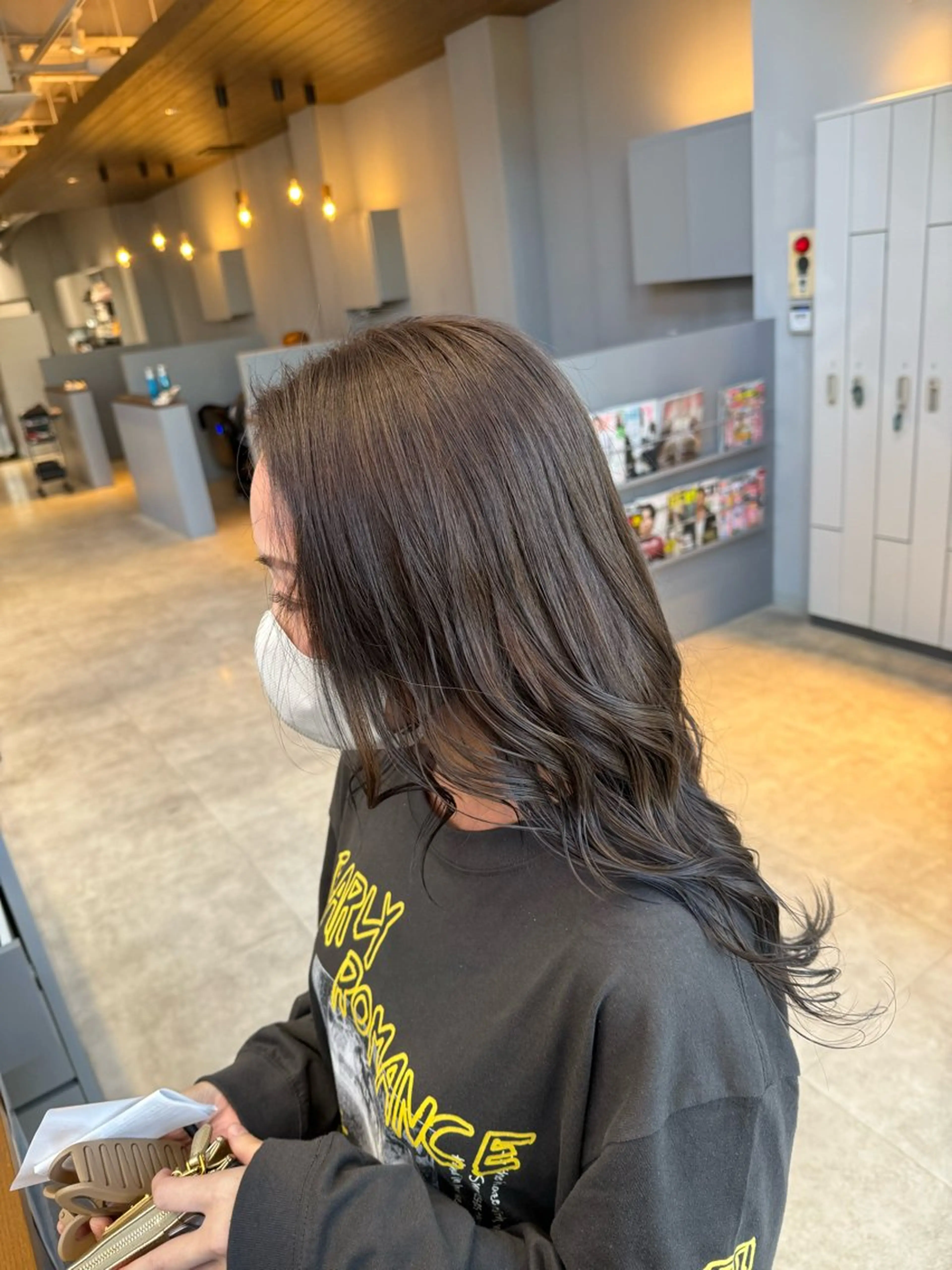 ロング カラー アッシュ アッシュグレー 透明感カラー カット ヘアカラー エマ ピボット 中川店所属・富原崇太/ 透明感カラー/韓国風のヘアスタイル