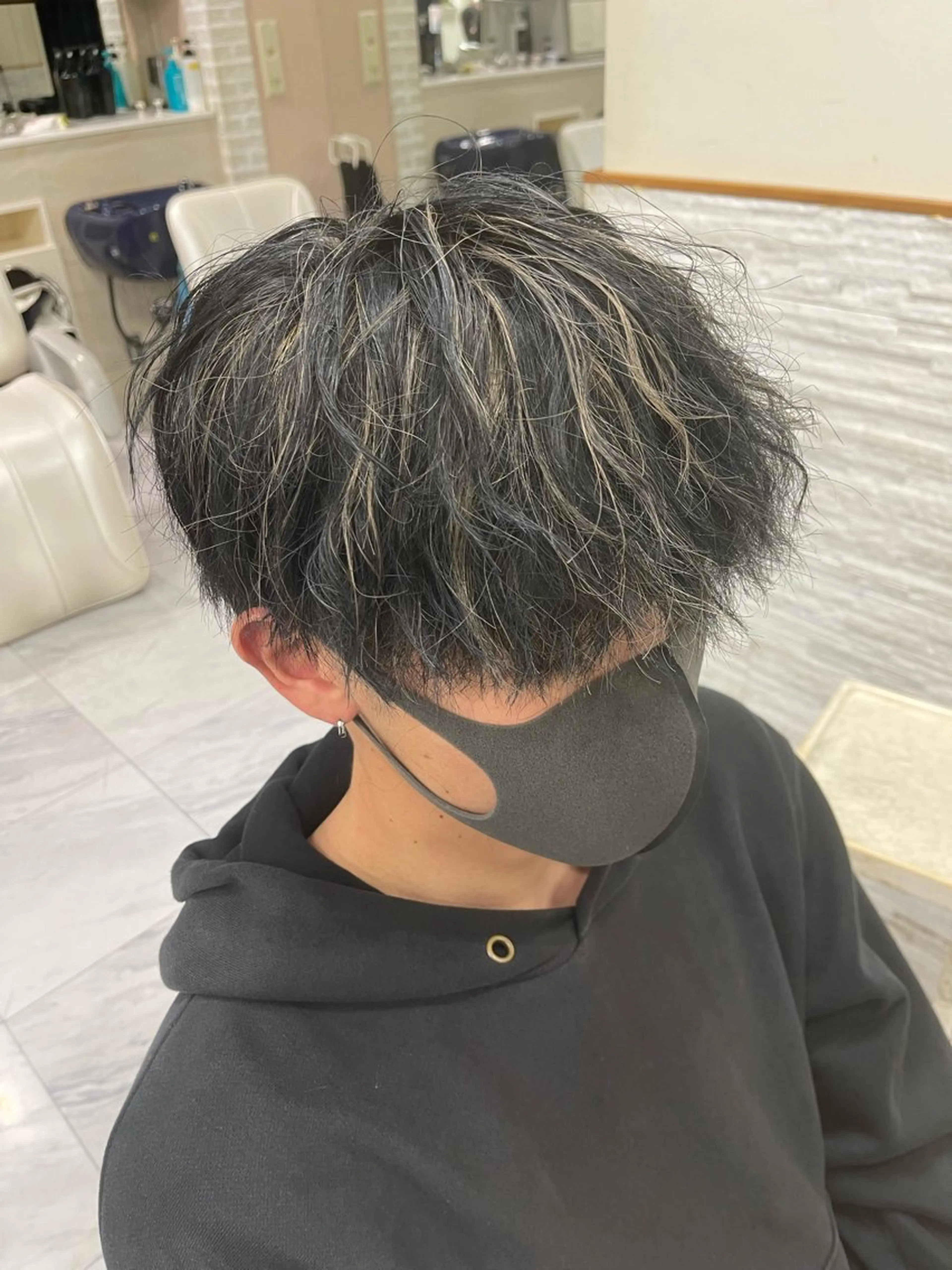 ショート パーマ メンズ メンズハイライト メンズパーマ ツイストスパイラルパーマ ハイライト スパイラルパーマ カット パーマ トリートメント 🌻メンズカット 落合諒🌻のヘアスタイル