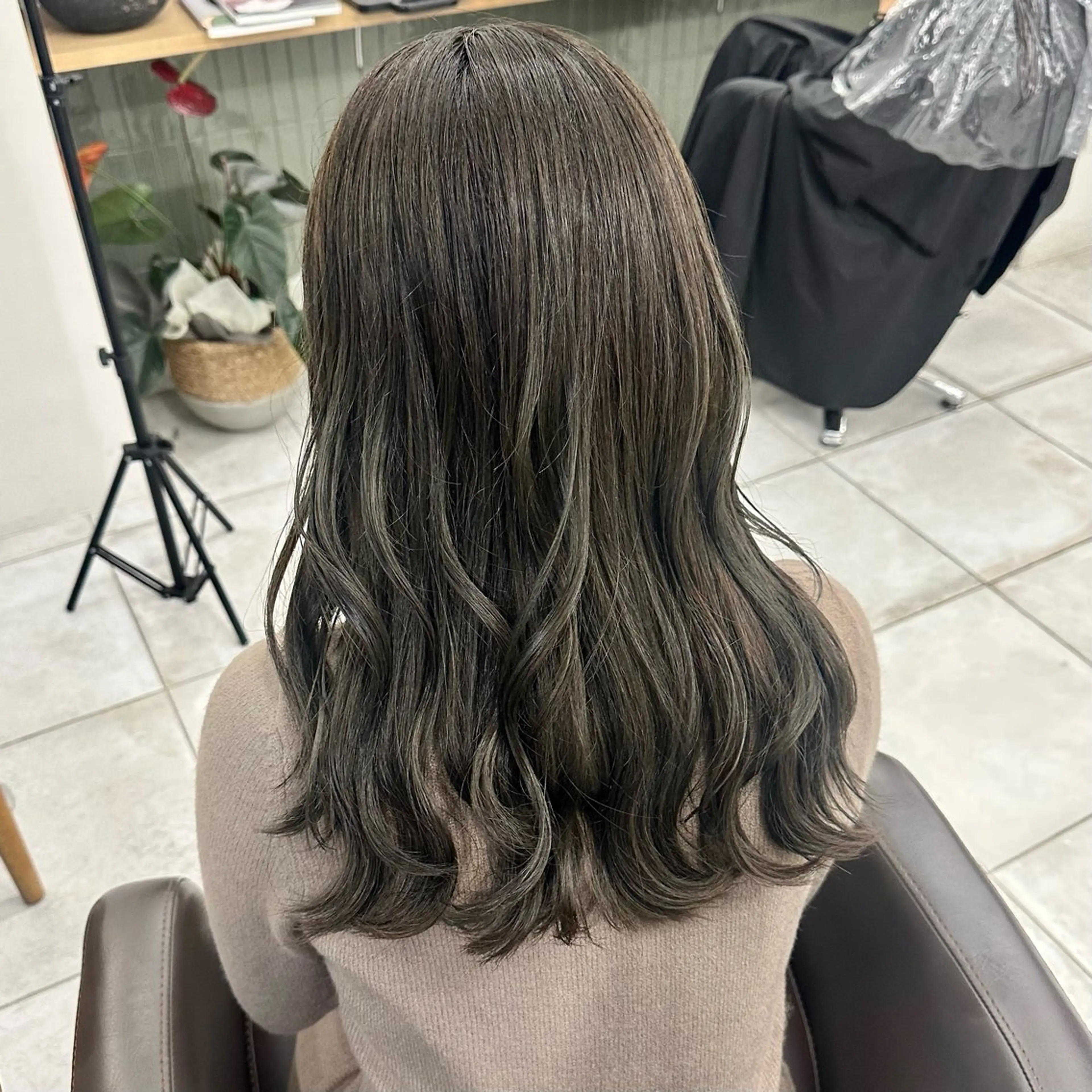 セミロング カラー ブリーチなし/レイヤ ー特化🌈Tommyのヘアスタイル