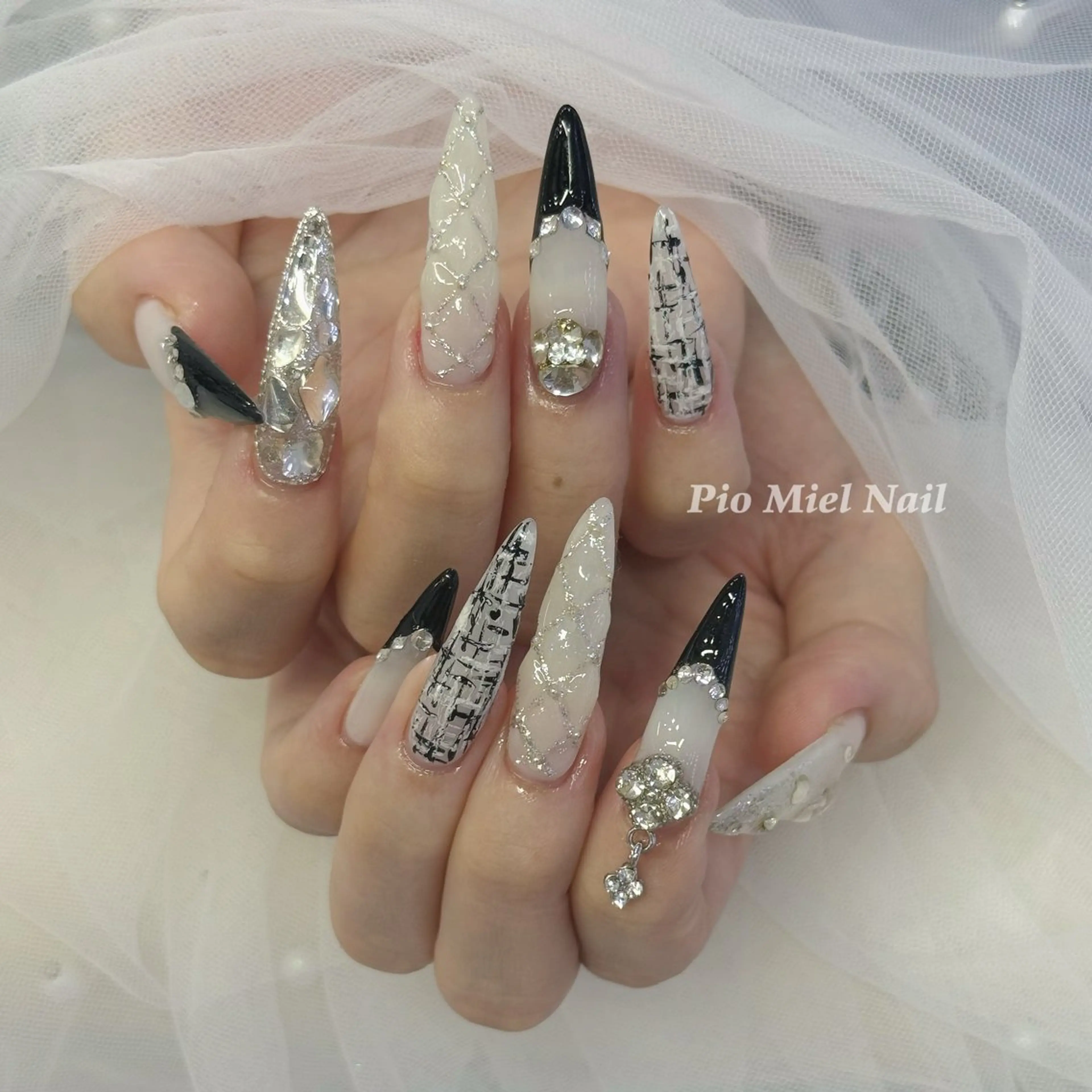 ロング 韓国風ヘア ハンドネイル Pio Mielのネイルデザイン