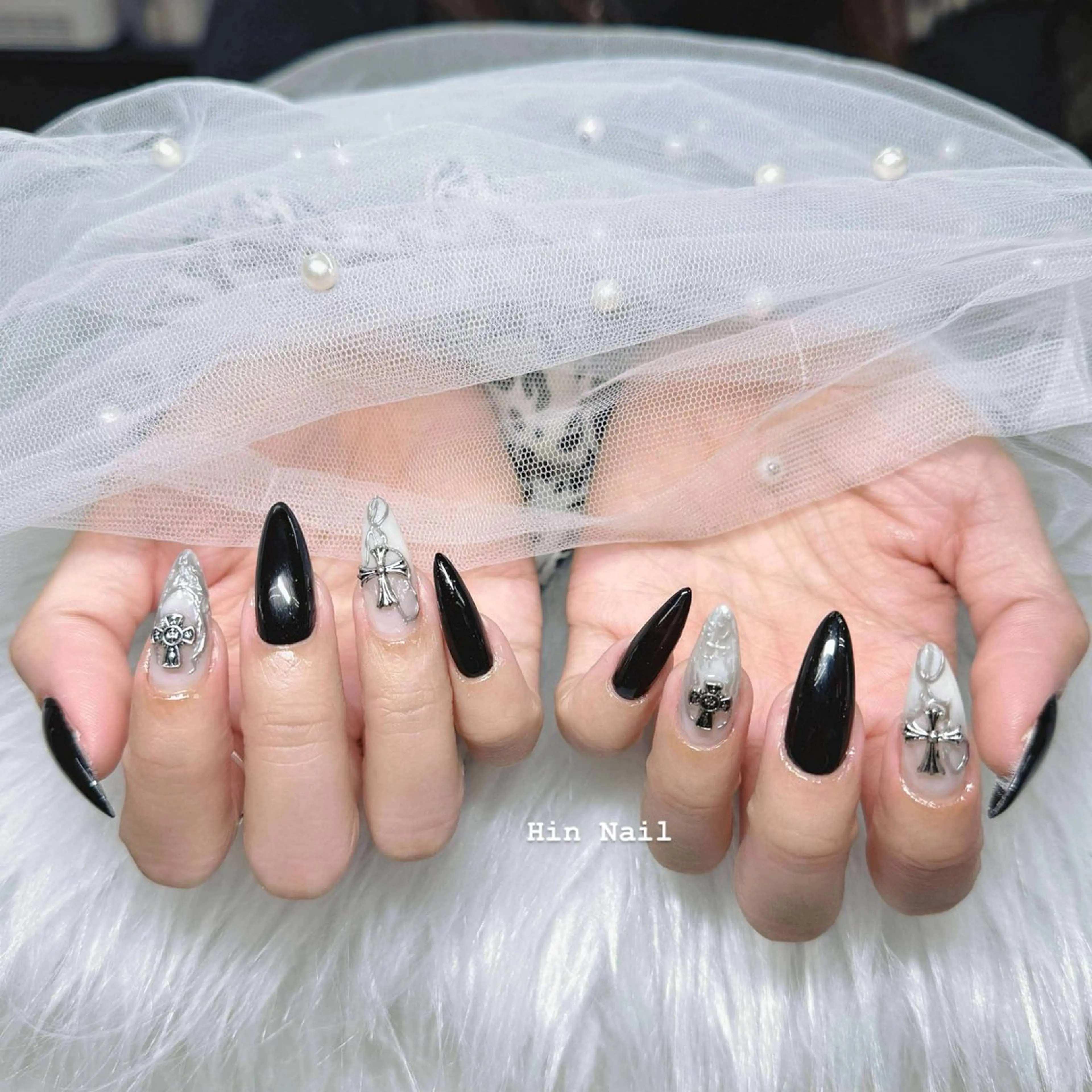 ネイル ボルドー チークネイル フレンチネイル グラデーション キラキラネイル ハンドネイル RinO Nail Salon所属・Hin Rin 日本橋店のネイルデザイン