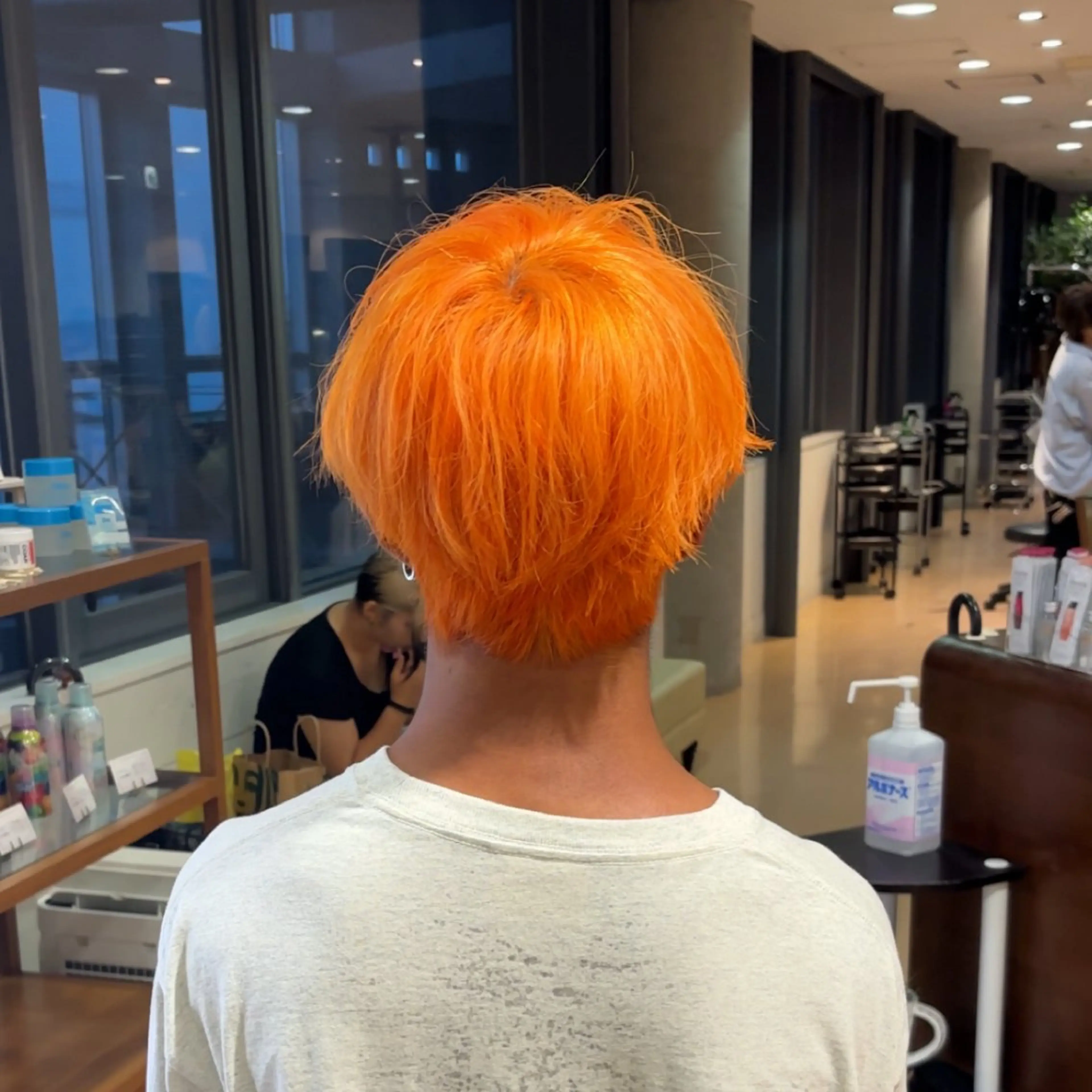 ショート カラー 縮毛矯正 ✨️透明感カラーのヘアスタイル