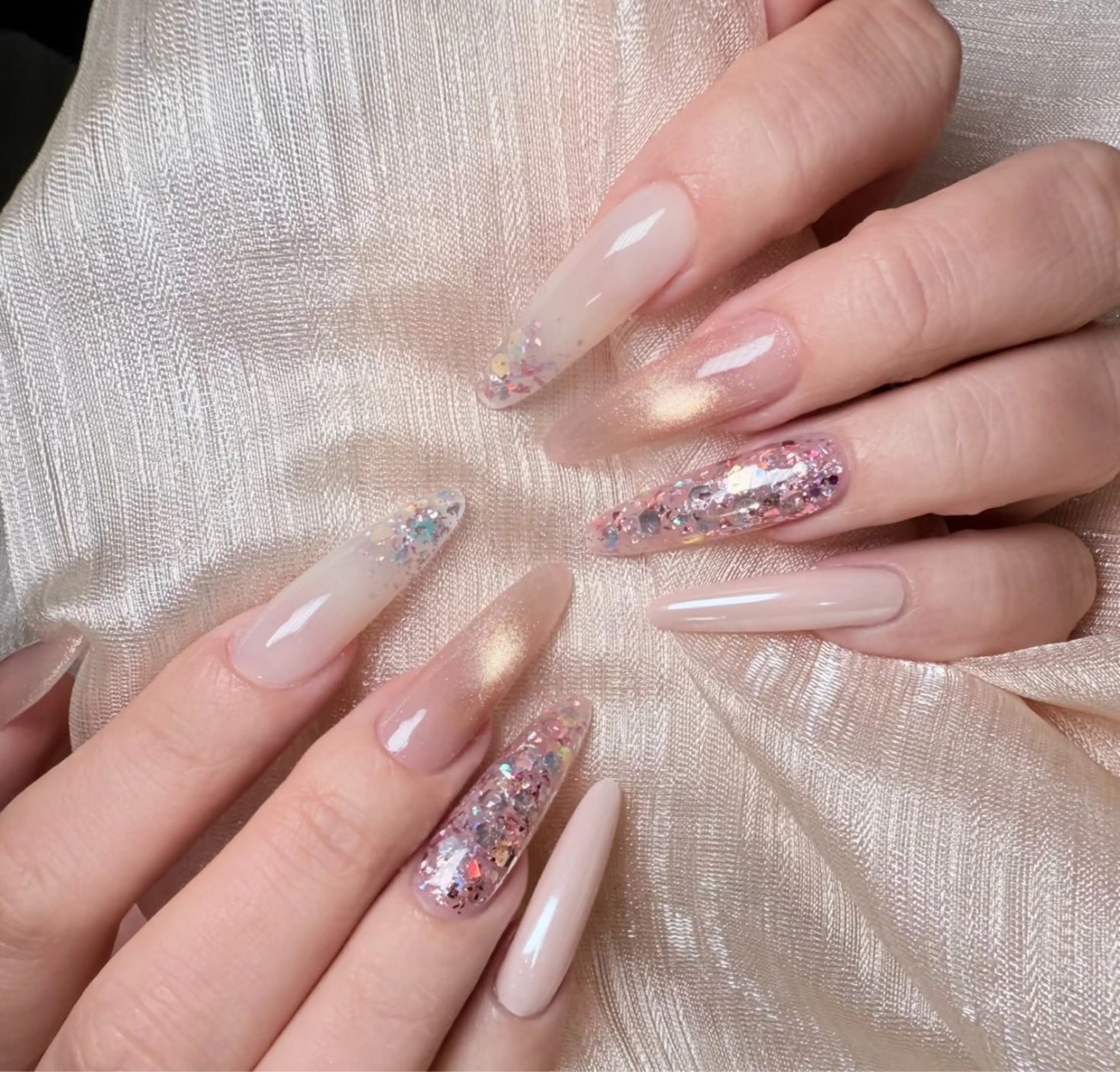 ロング ハンドネイル FLORA NAIL SALONのネイルデザイン