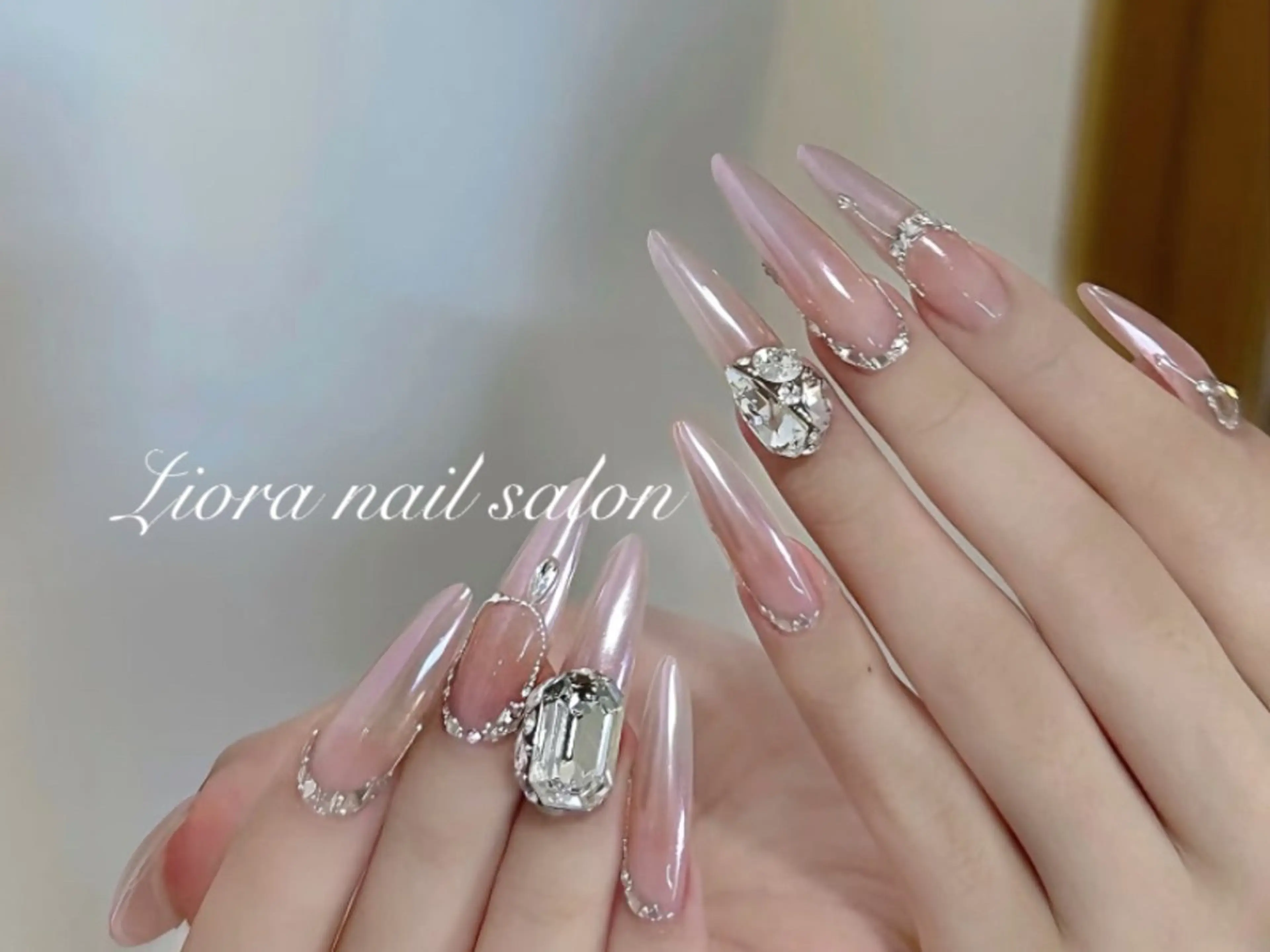 ネイル フレンチネイル ジェルネイル ガーリー グラデーション キラキラネイル ハンドネイル Liora ネイルサロン所属・Liora nail salonのネイルデザイン