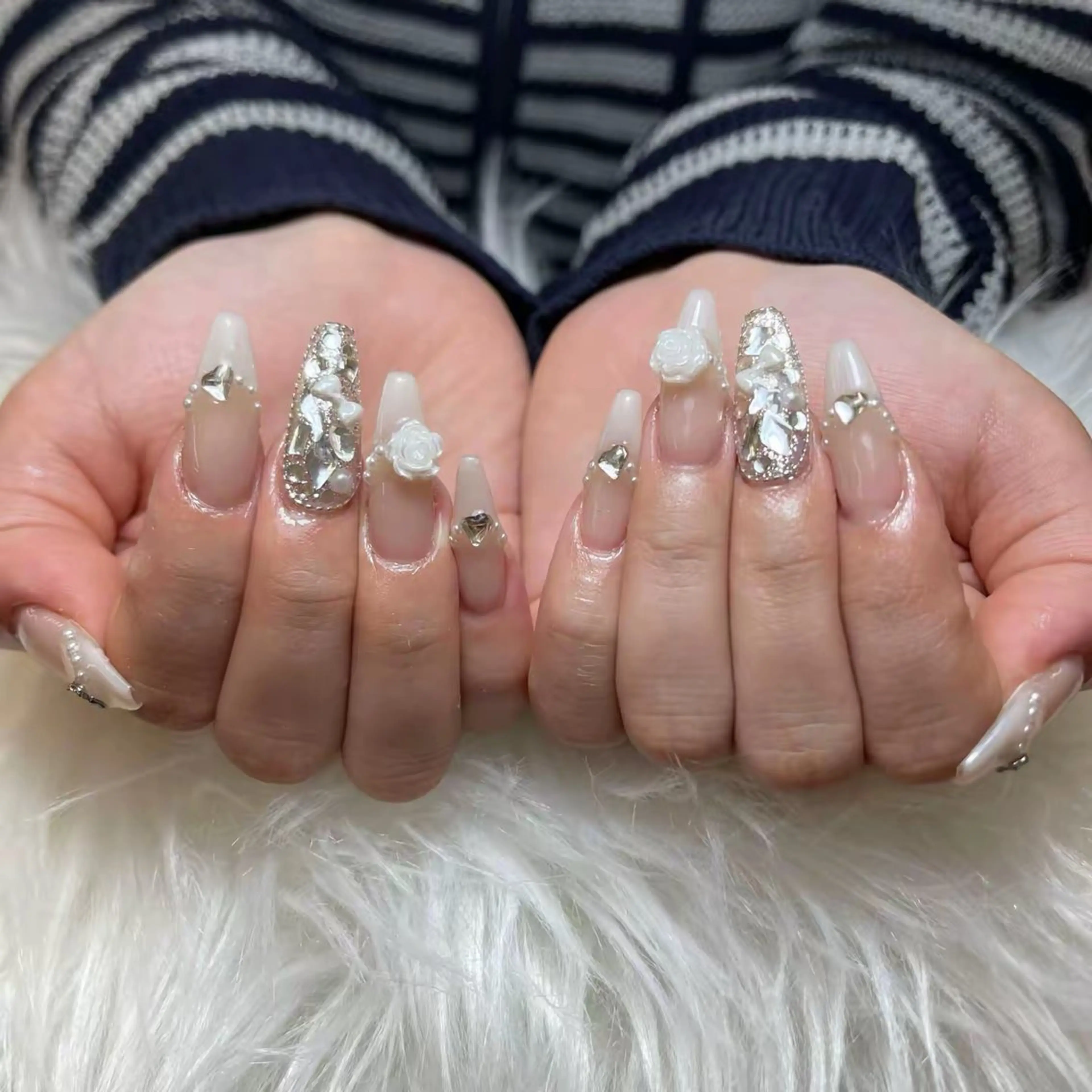 ネイル チークネイル フレンチネイル グラデーション キラキラネイル 韓国ネイル ハンドネイル HIKARI HANA NAIL所属・HIKARIHANA NAILのネイルデザイン
