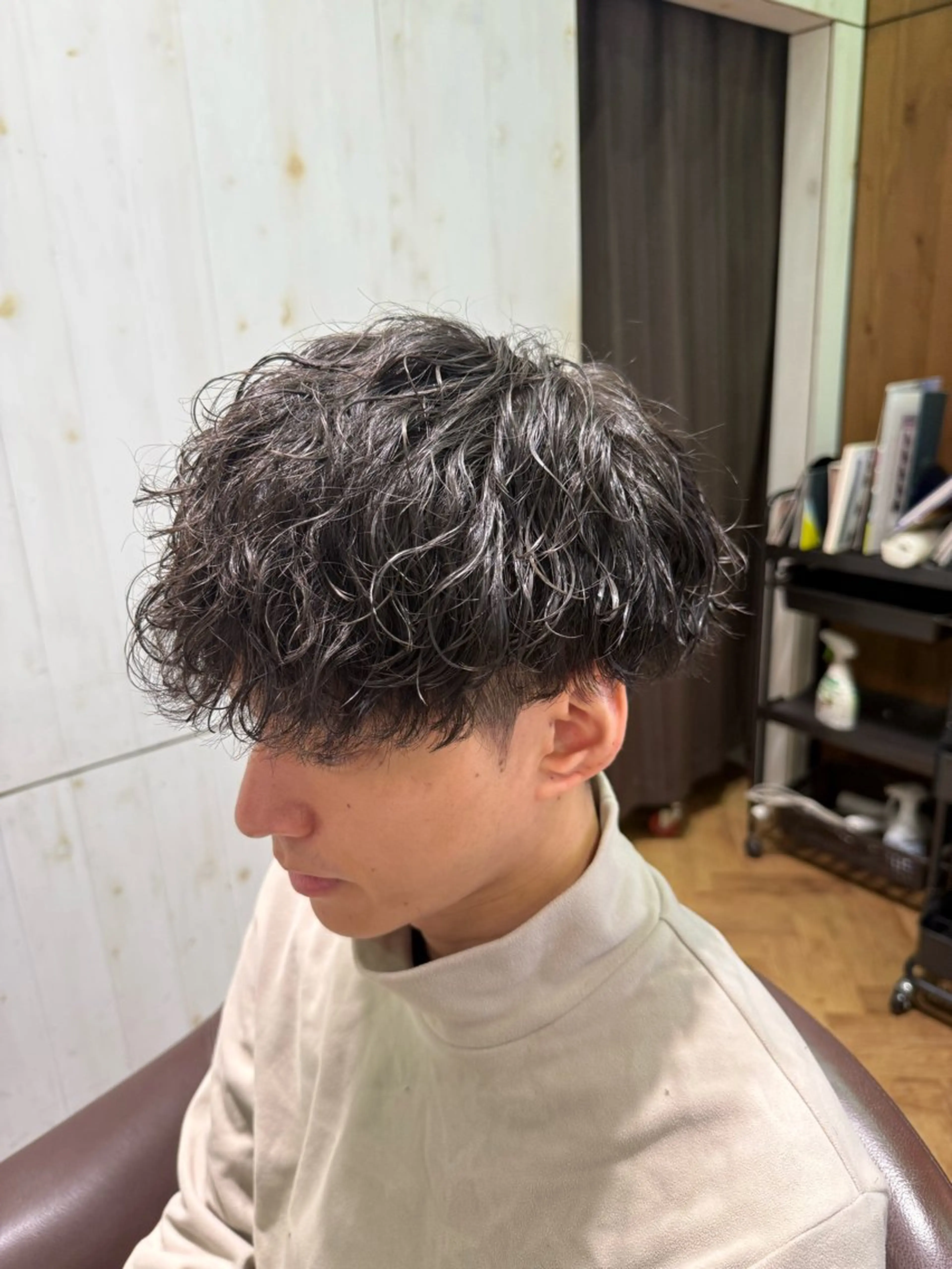 ショート パーマ メンズ 溝口 槙里也のヘアスタイル